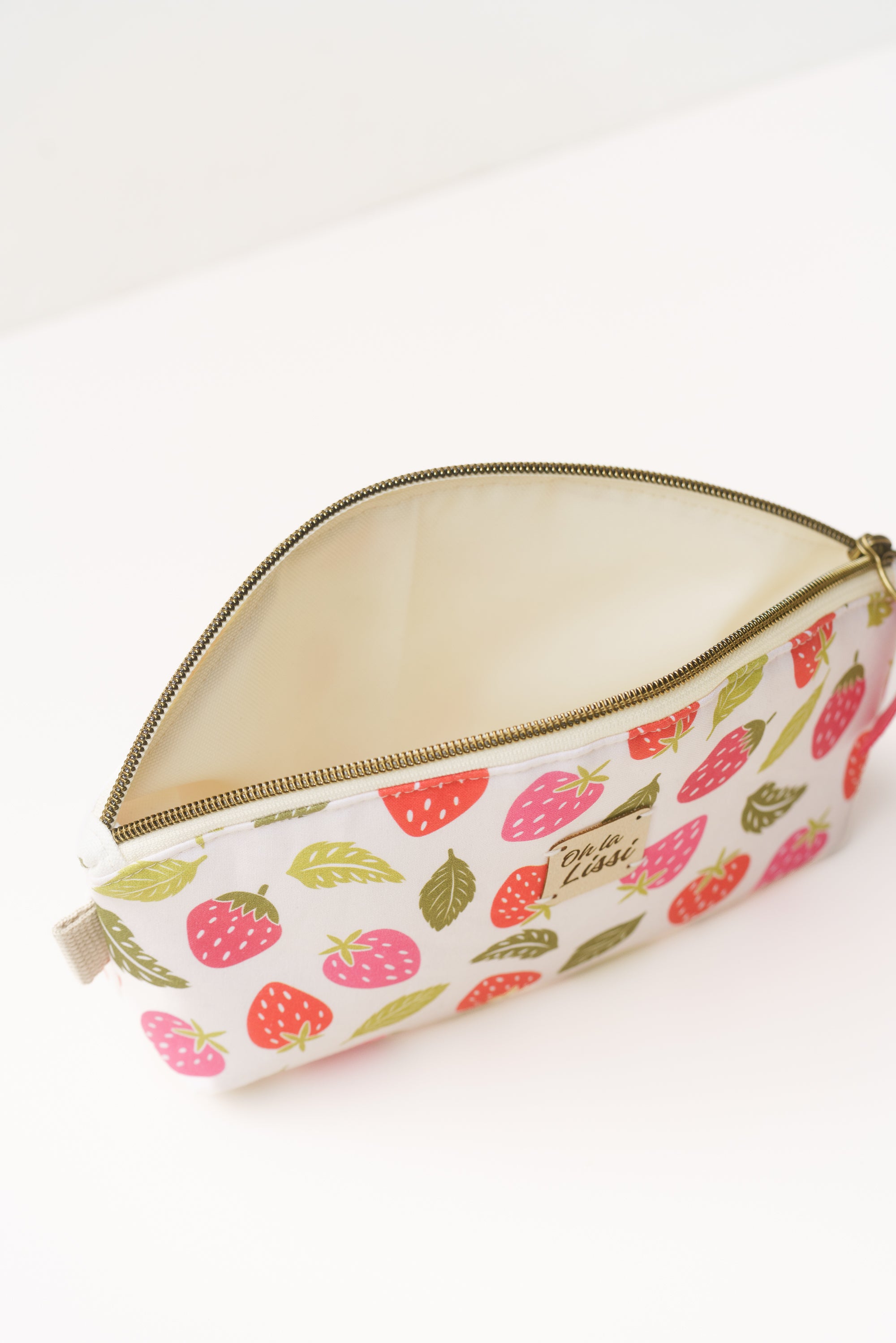 Kosmetiktasche mit Erdbeeren in Rosa Rot