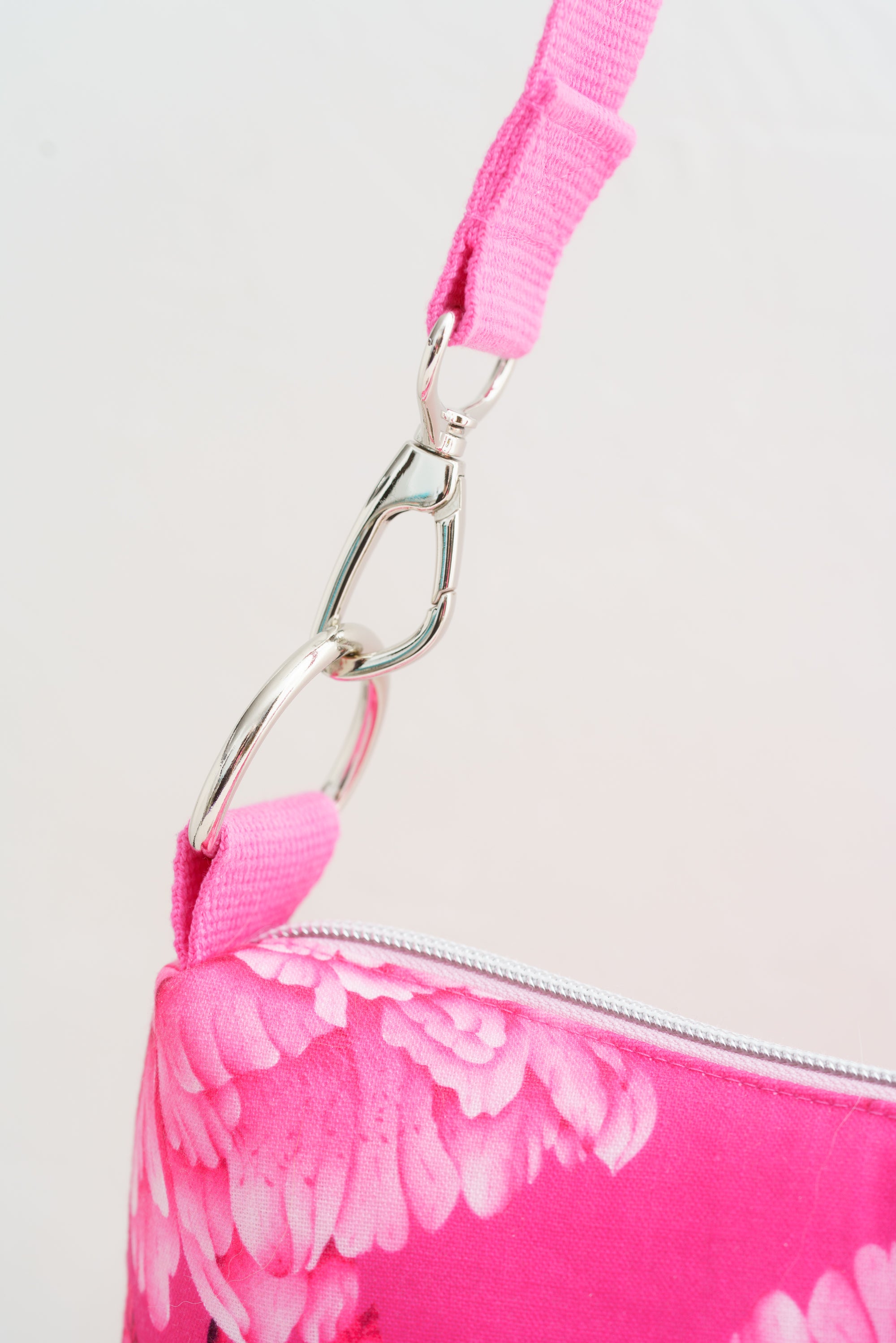 Crossbody Tasche mit pinken Pfingstrosen – Stofftasche handgemacht