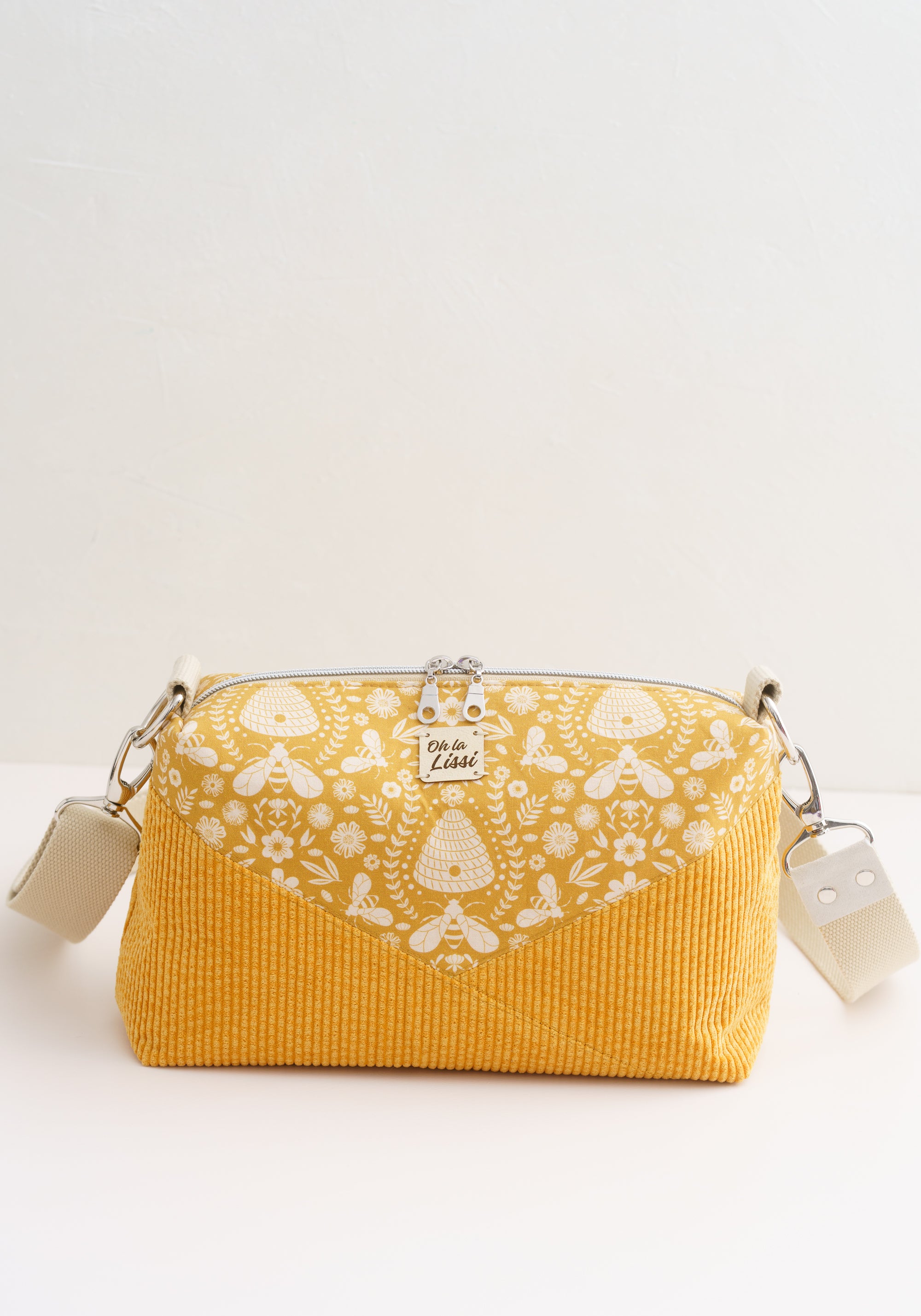 Crossbody Tasche aus gelbem Cord mit Bienenmotiv