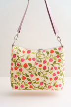 Crossbody Tasche mit Erdbeermuster – große Stofftasche handgemacht	  Crossbody Tasche mit Erdbeermuster