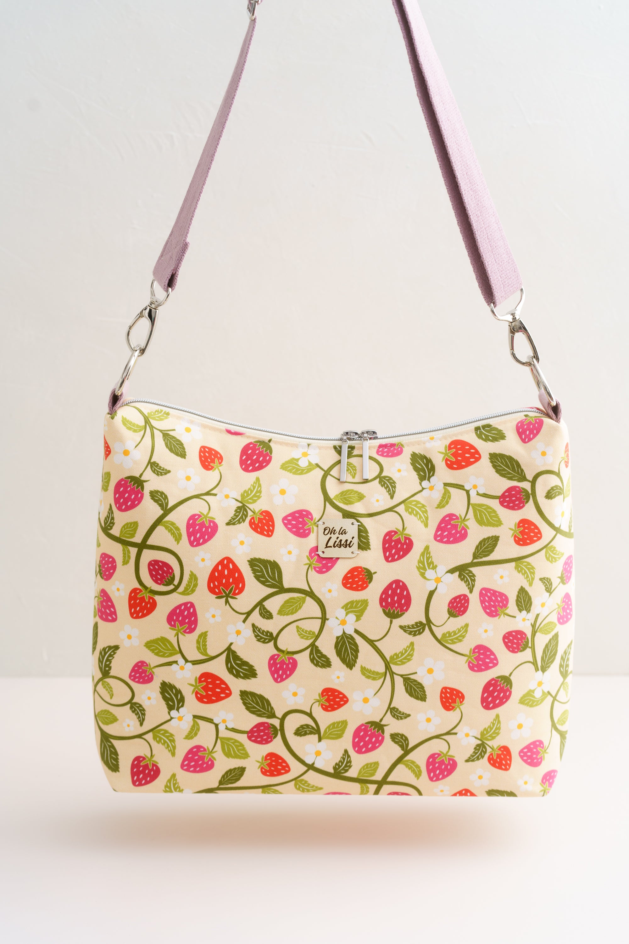 Crossbody Tasche mit Erdbeermuster – große Stofftasche handgemacht