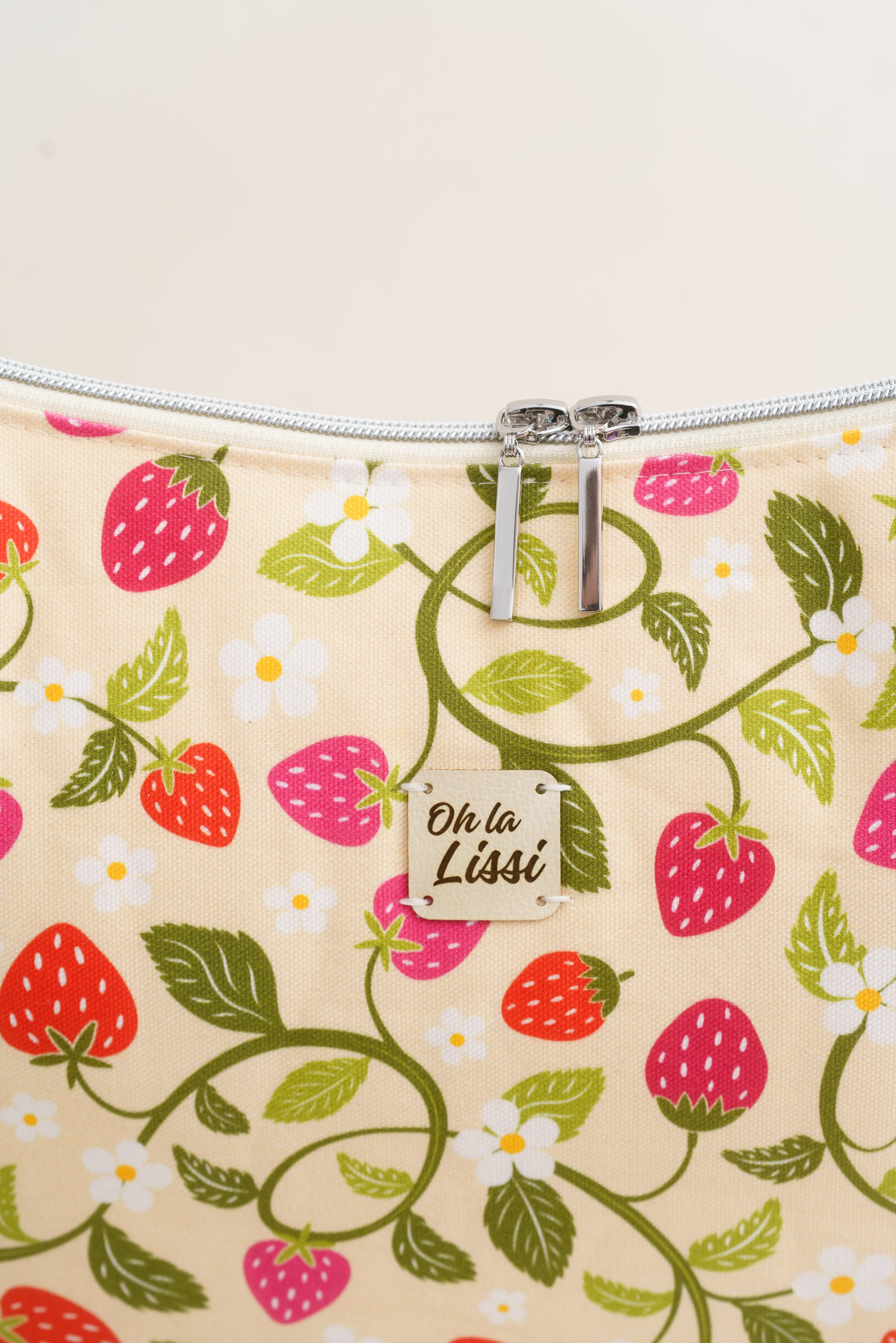 Crossbody Tasche mit Erdbeermuster – große Stofftasche handgemacht
