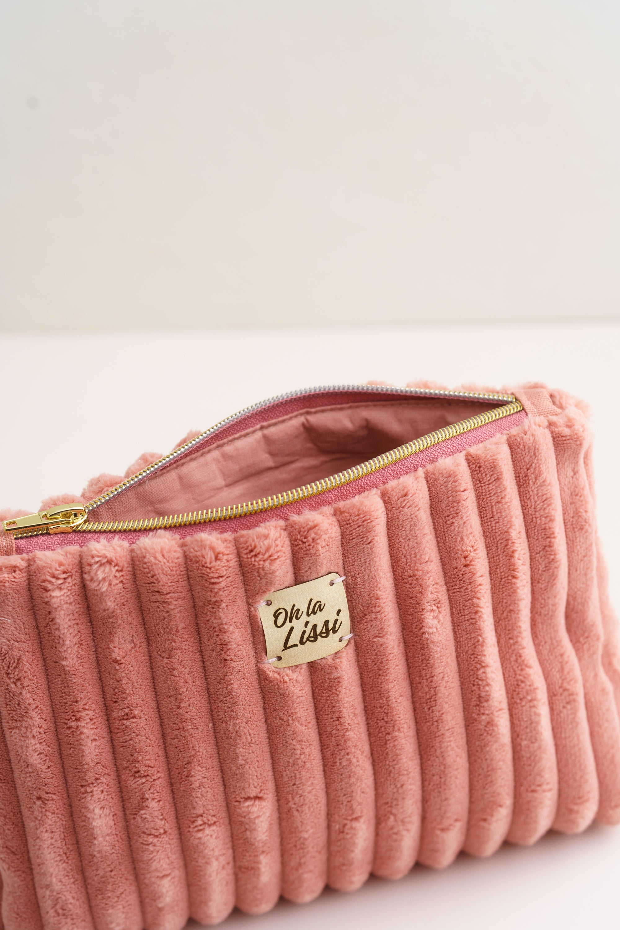 Kosmetiktasche aus flauschigem Cord in Rosa