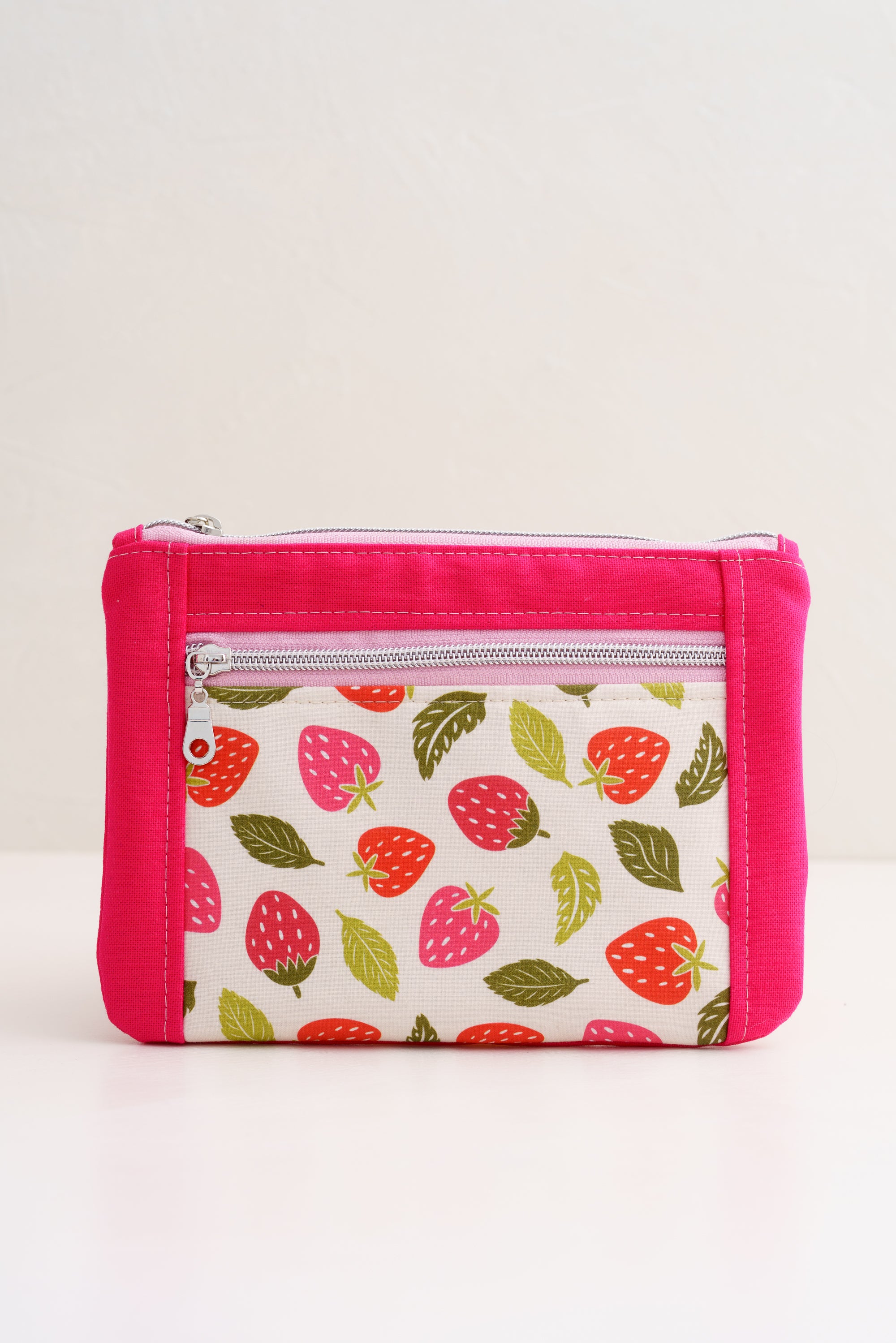 Kosmetiktasche mit Erdbeermuster in Pink