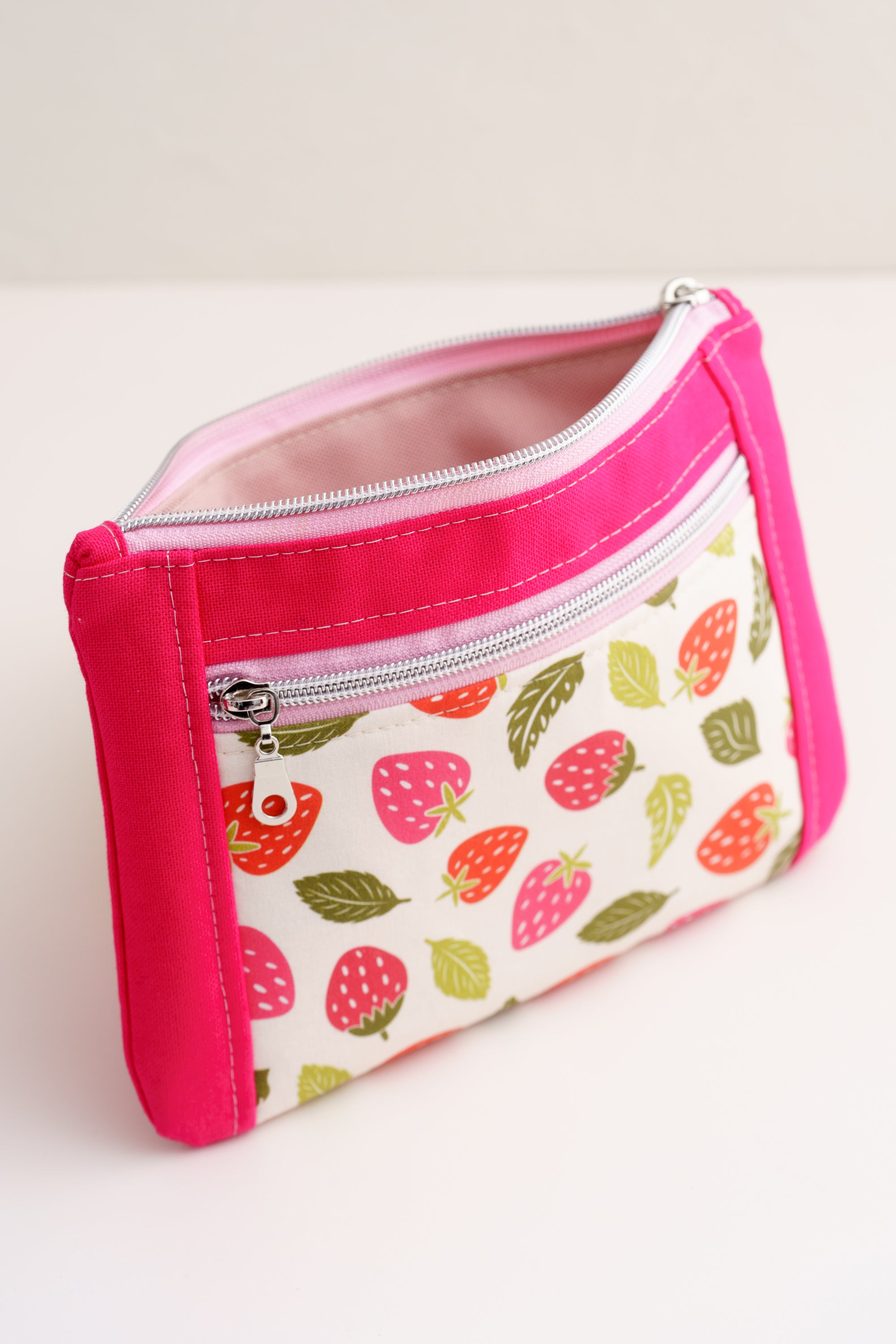 Kosmetiktasche mit Erdbeermuster in Pink