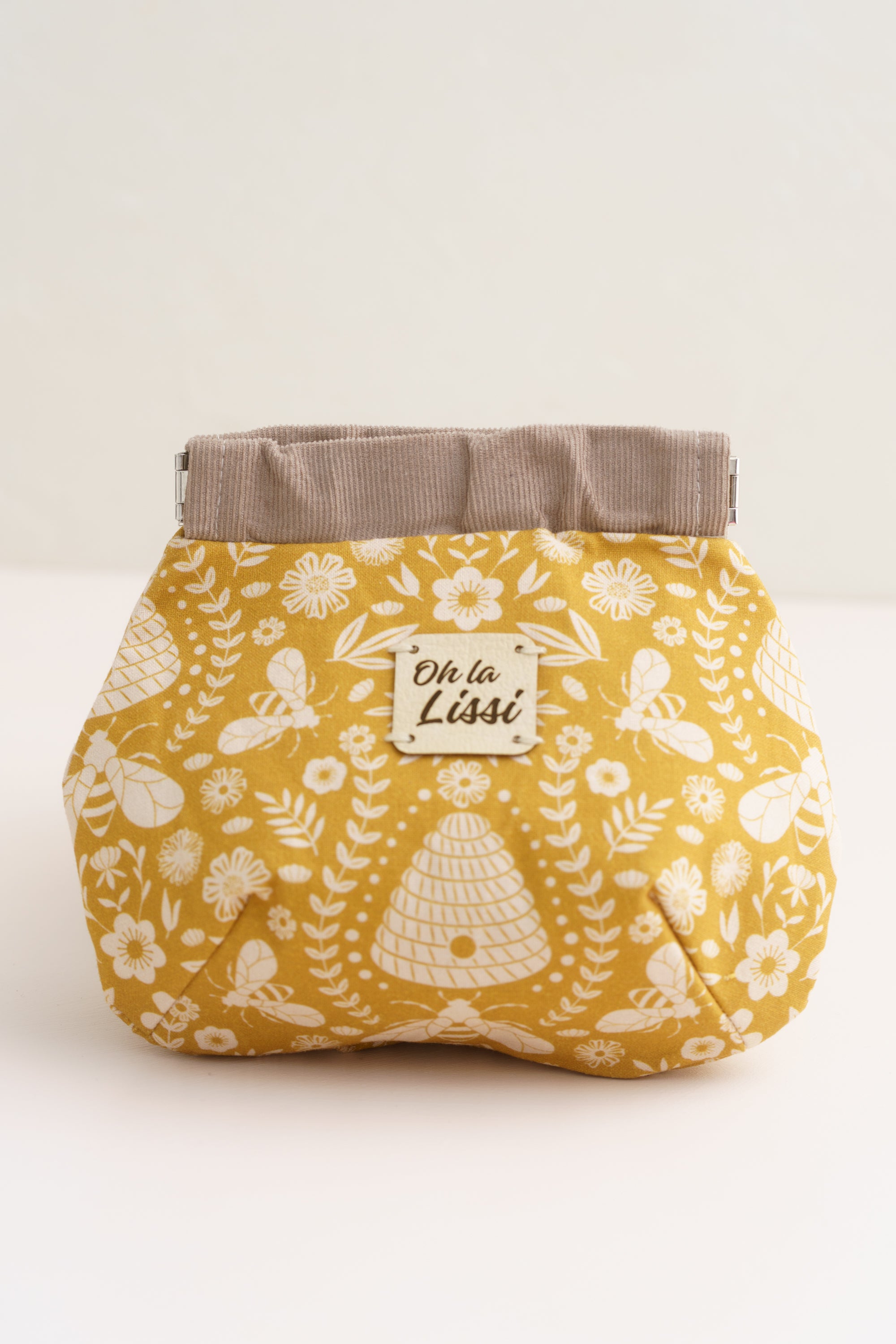 Kleines Täschchen mit Bienenmotiv