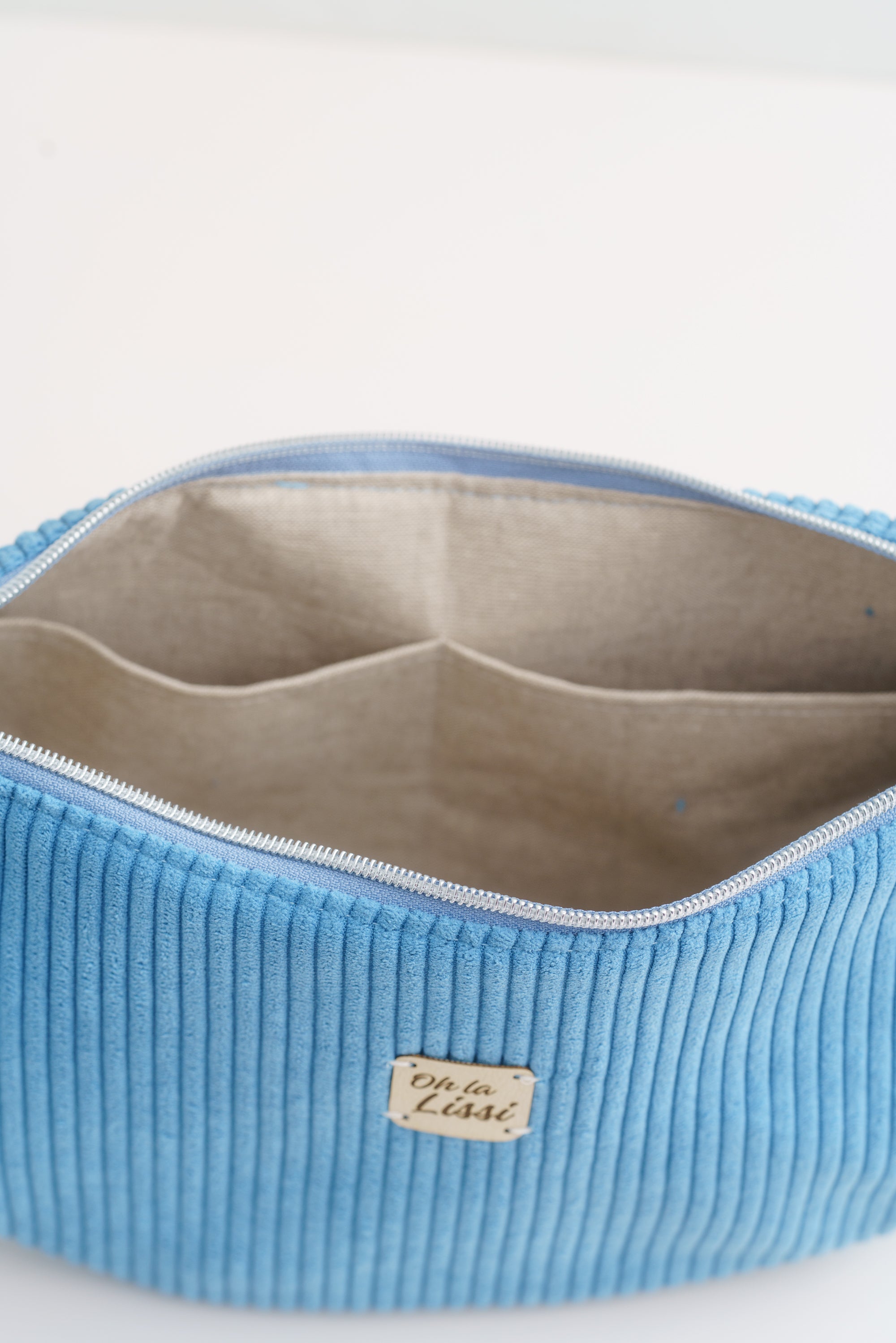 Crossbody Moon Bag aus blauem Cord