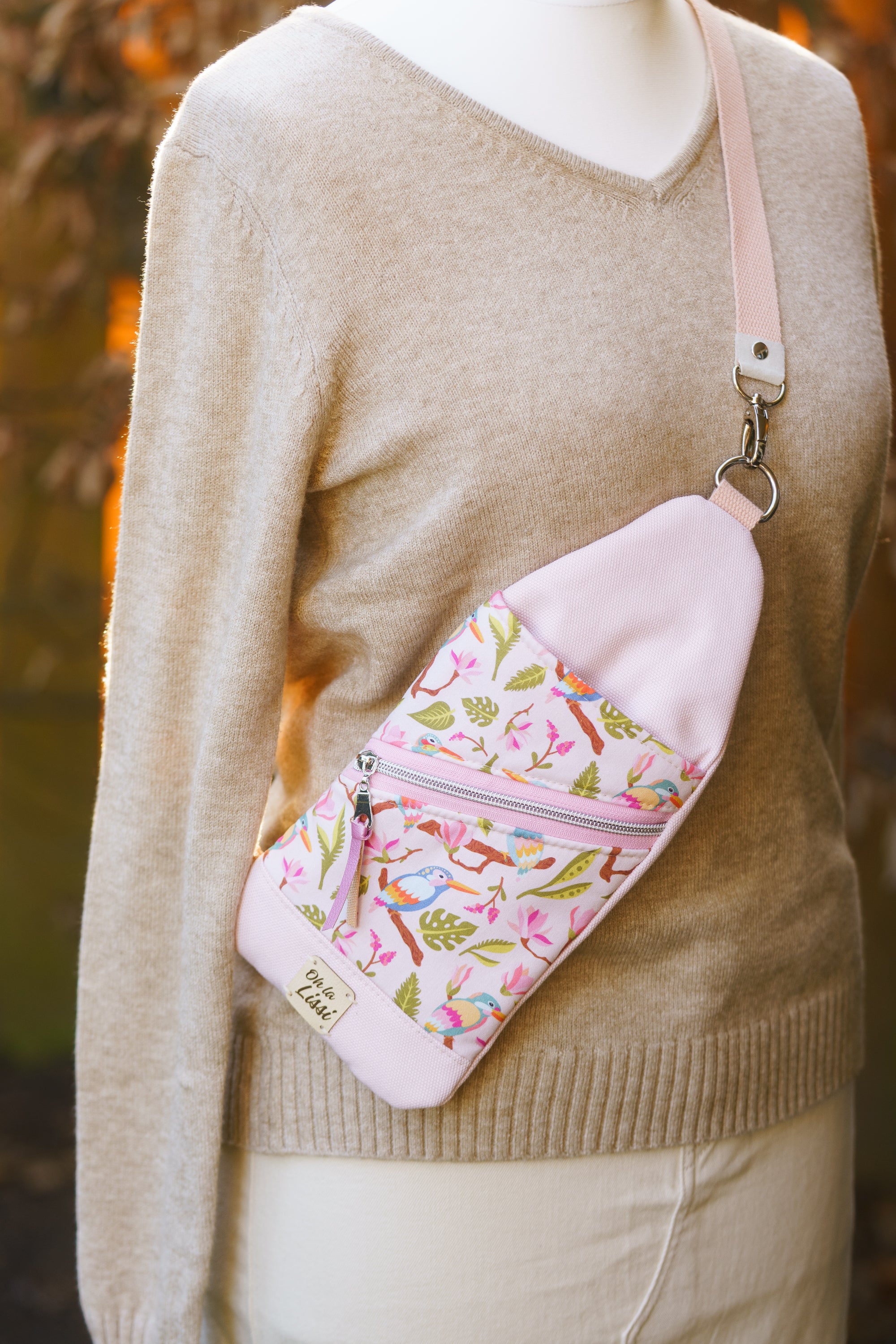 Slingbag in Rosa mit Eisvogel-Muster