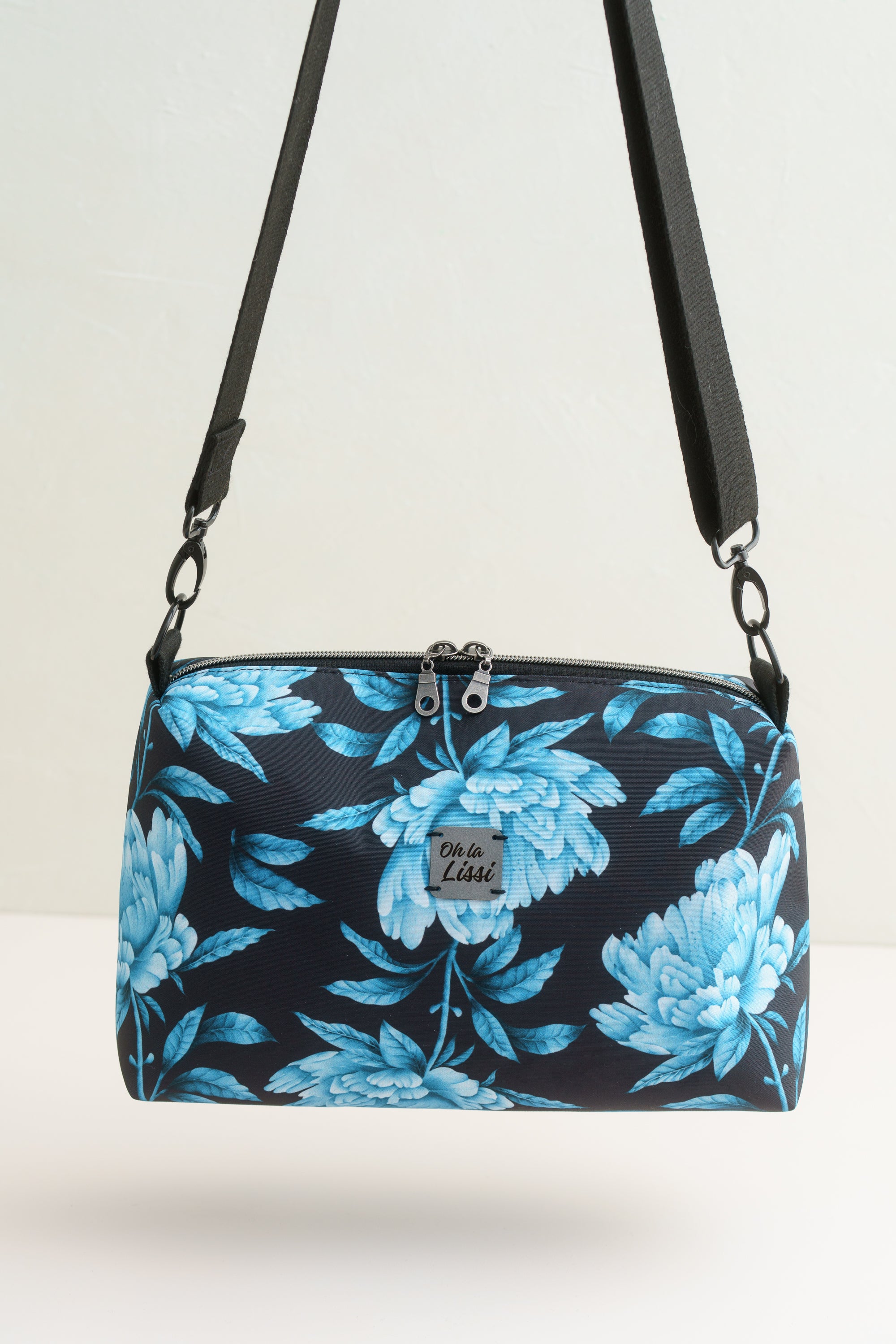 Crossbody Bag mit Pfingstrosen Motiv in Blau