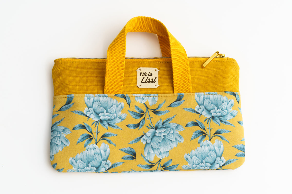 Kosmetiktasche "Pfingstrosen" Senfgelb – Pouch mit Aquarell-Blumen - Oh la Lissi