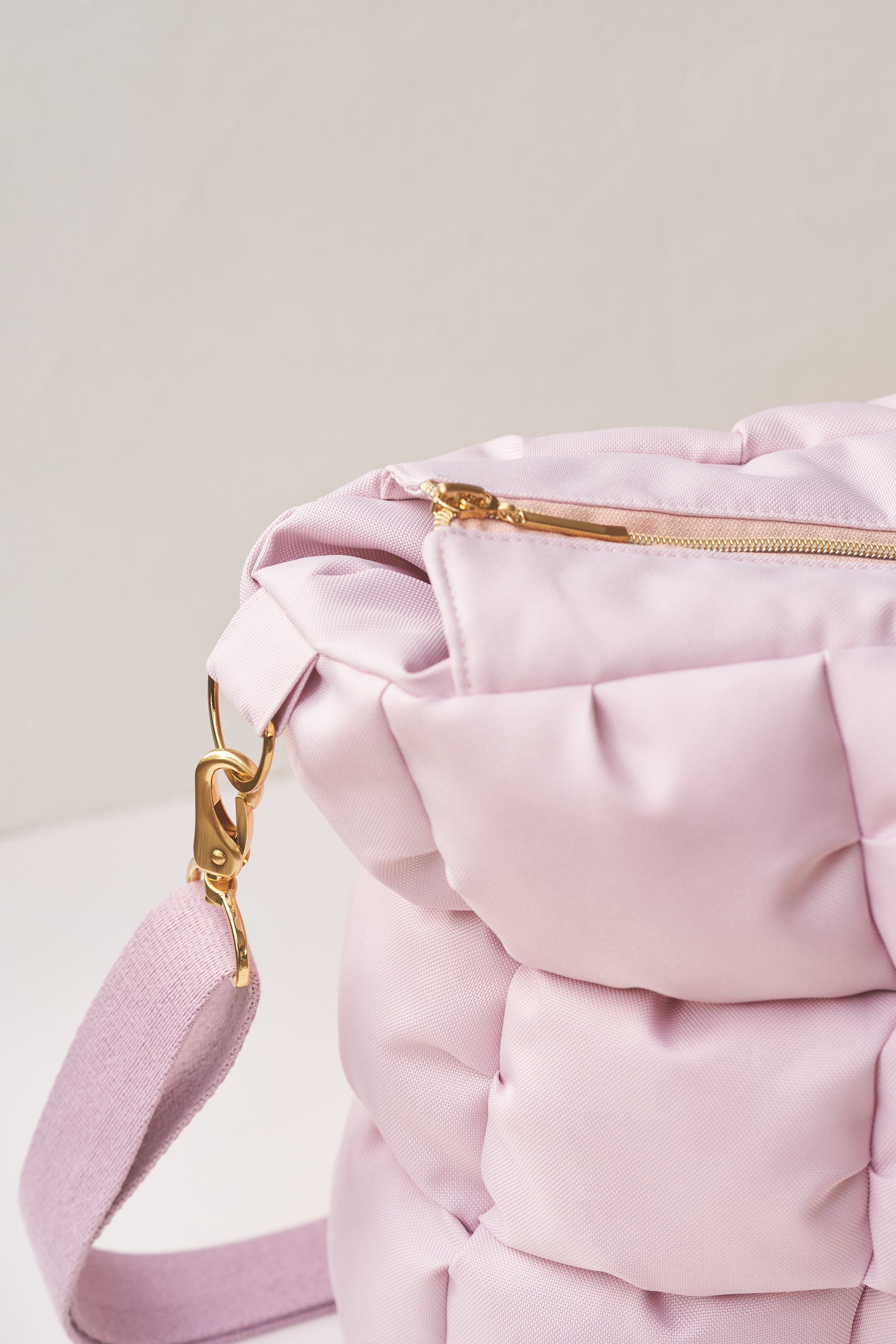 Puffer Umhängetasche Tasche rosa 35x31x15 cm aus Outdoor Stoff