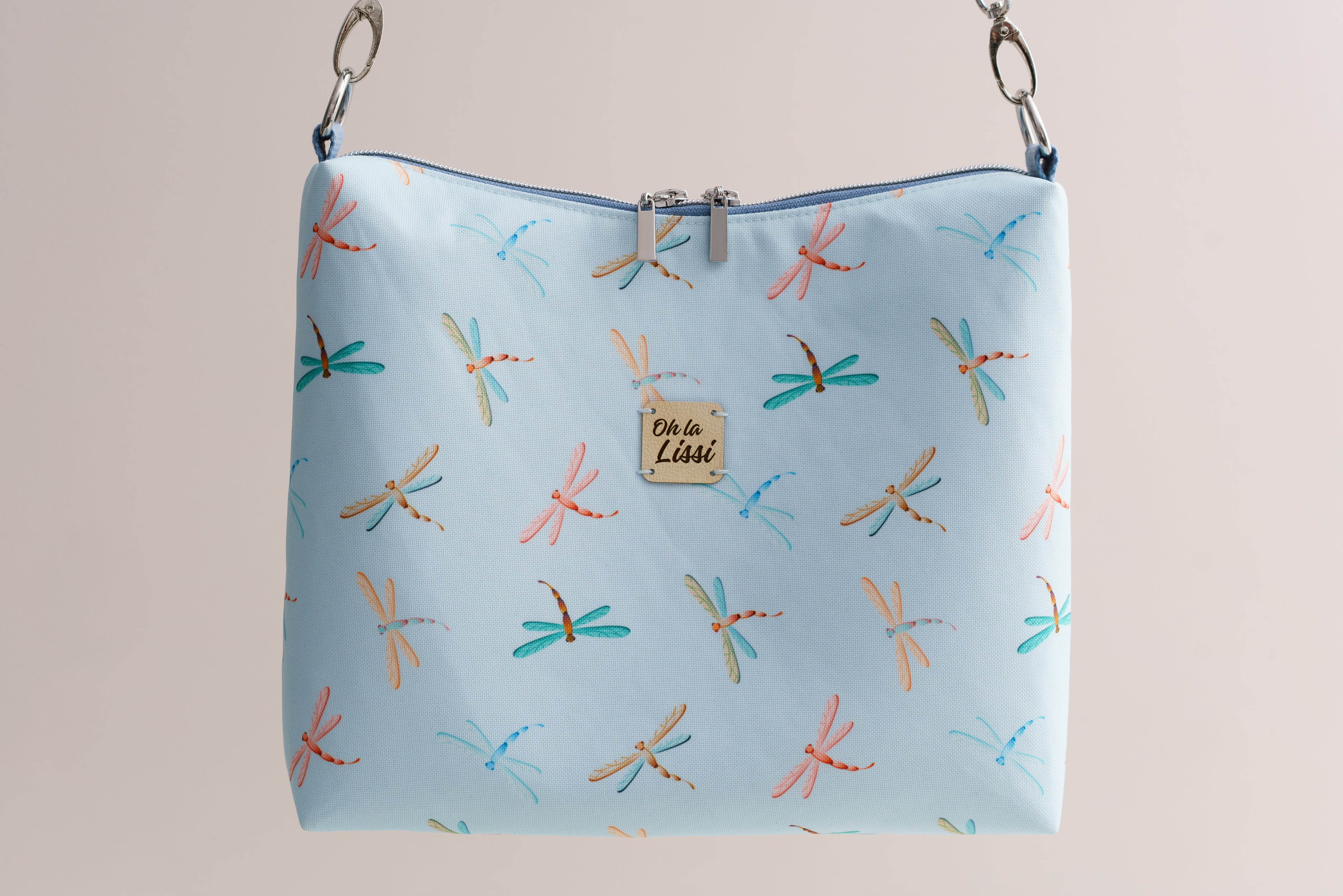 Handgenähte Crossbody Bag mit Libellen-Muster – Hellblaue Umhängetasche