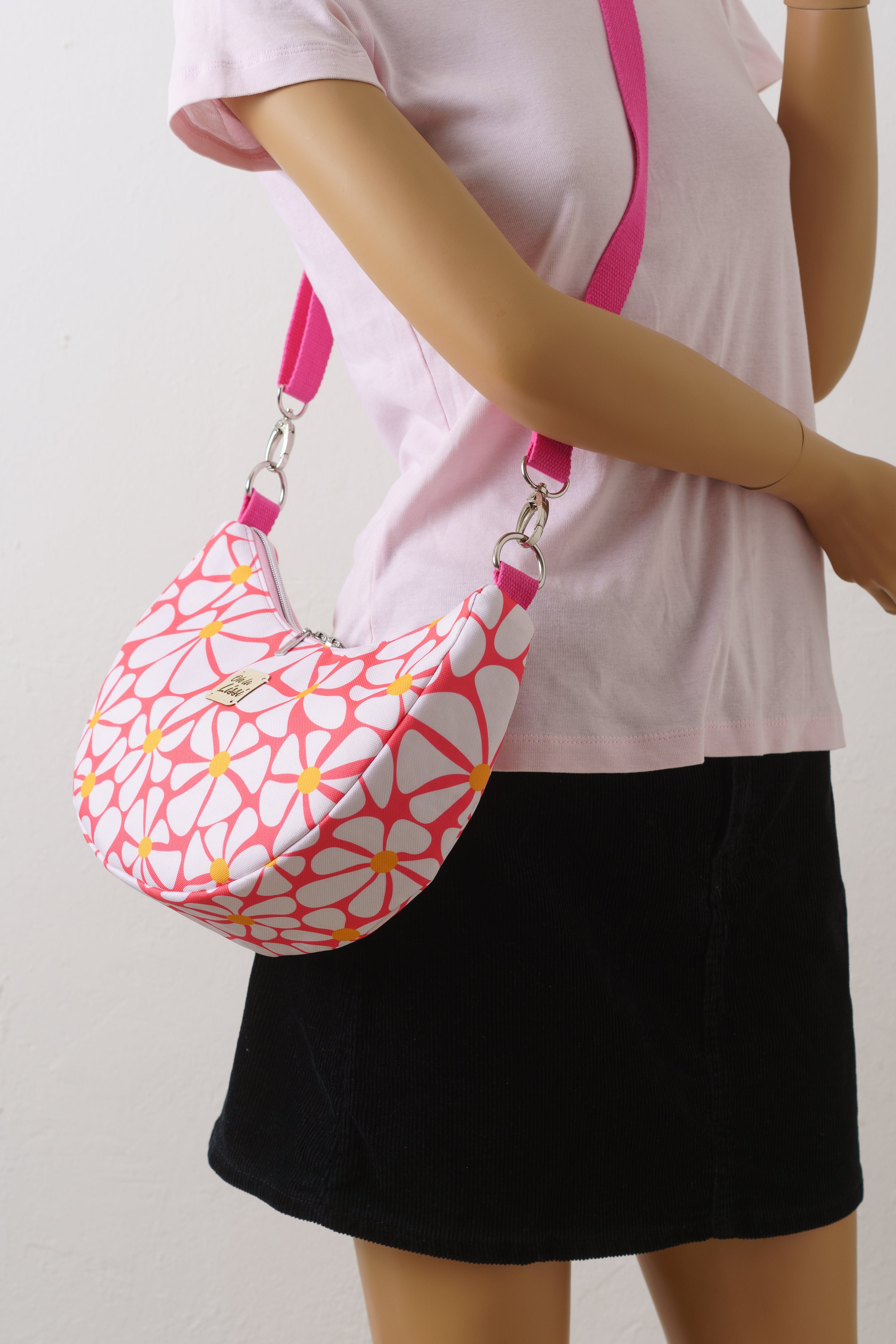 Handgenähte Half Moon Bag Bananentasche mit Retro-Blumenmuster – Pinke Umhängetasche