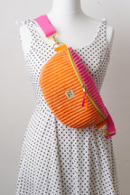 Handgenähte Crossbody Bag aus Cord in Orange und Pink