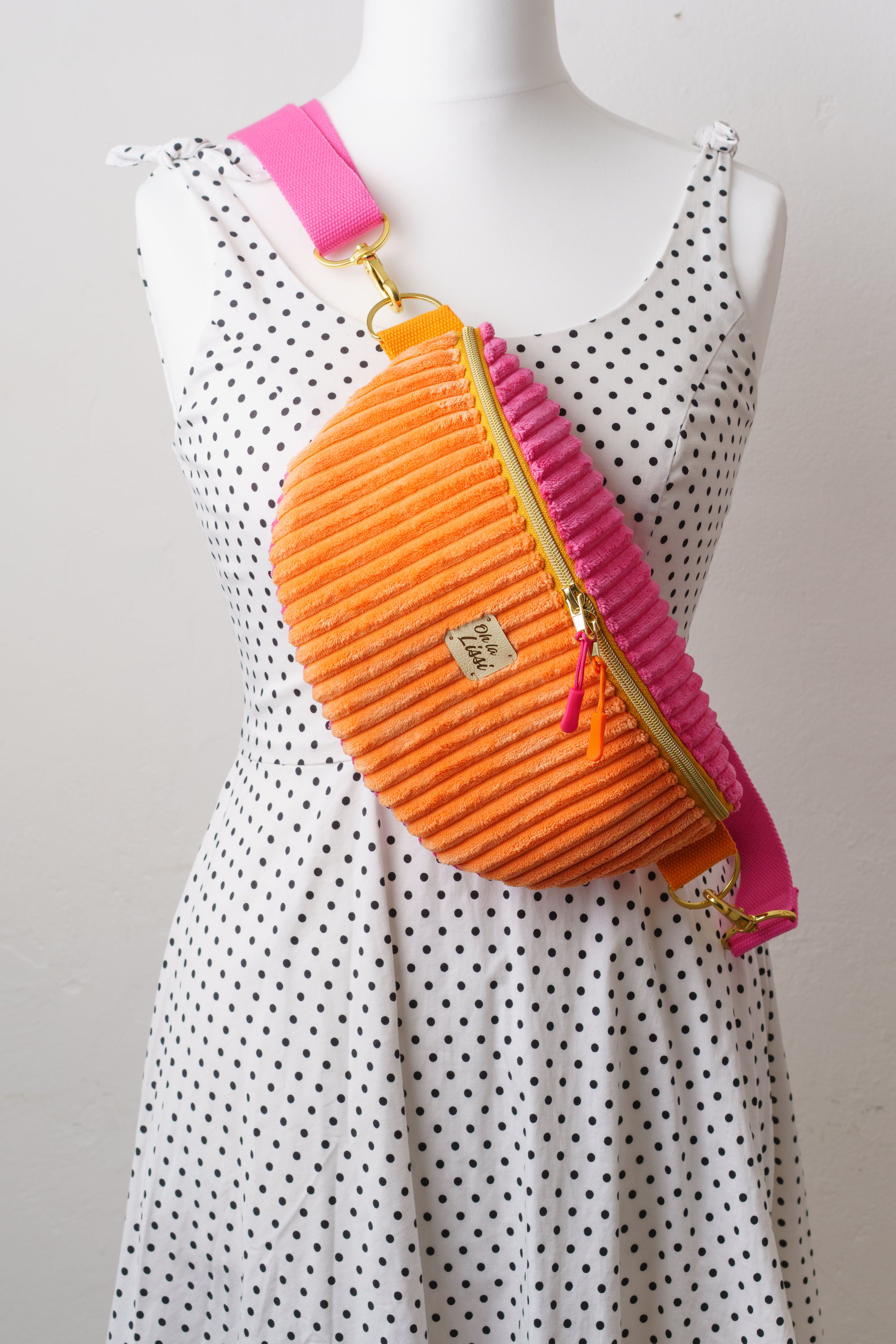 Handgenähte Crossbody Bag aus Cord in Orange und Pink