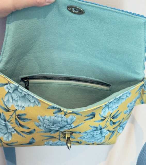 Crossbody Tasche Pfingstrosen