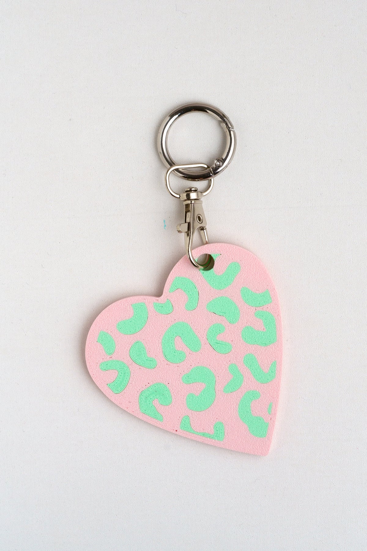 Taschenanhänger "Leo-Herz" – Bag Charm mit Leopardenmuster - Oh la Lissi