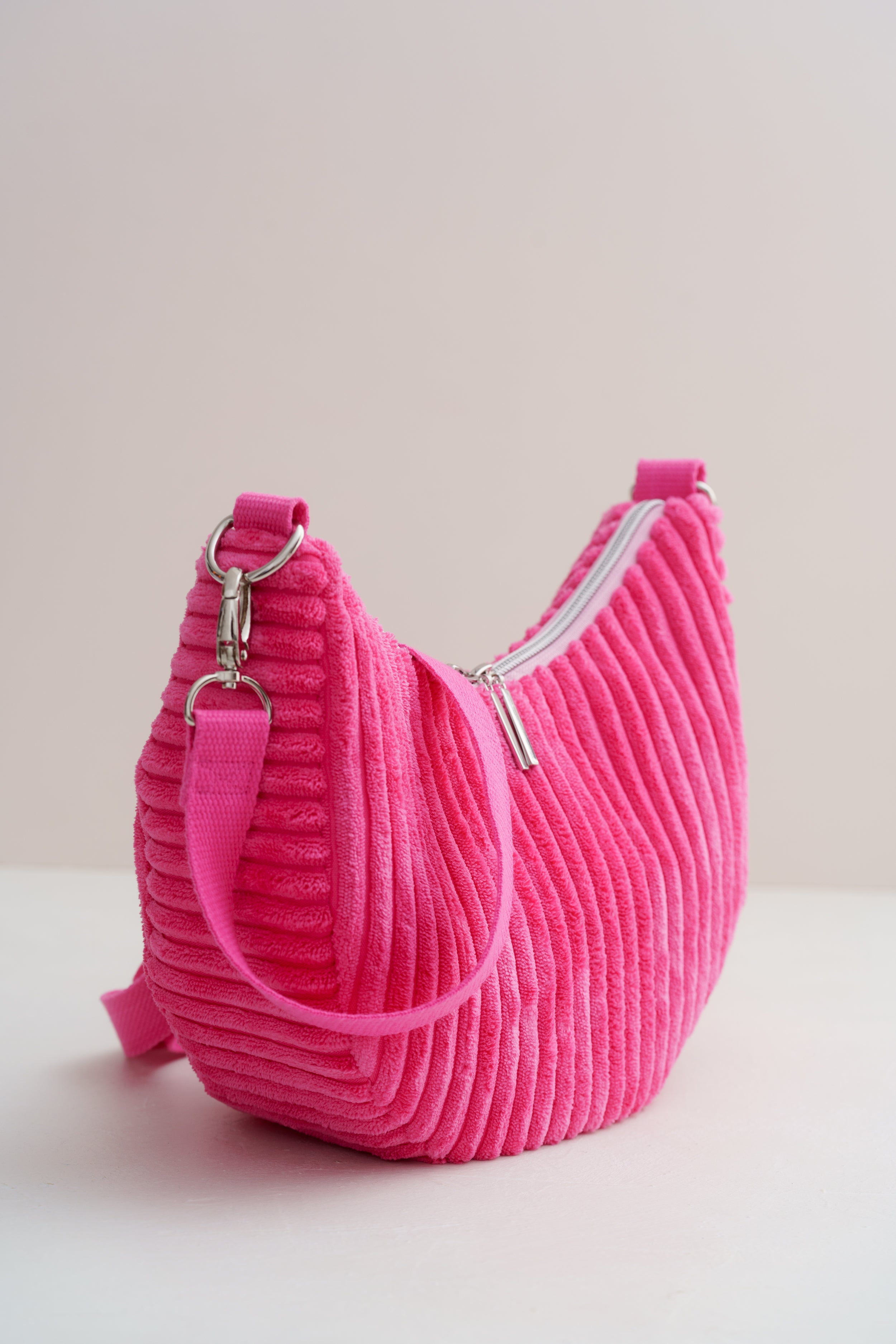 Bananentasche Pink Cord handgenäht