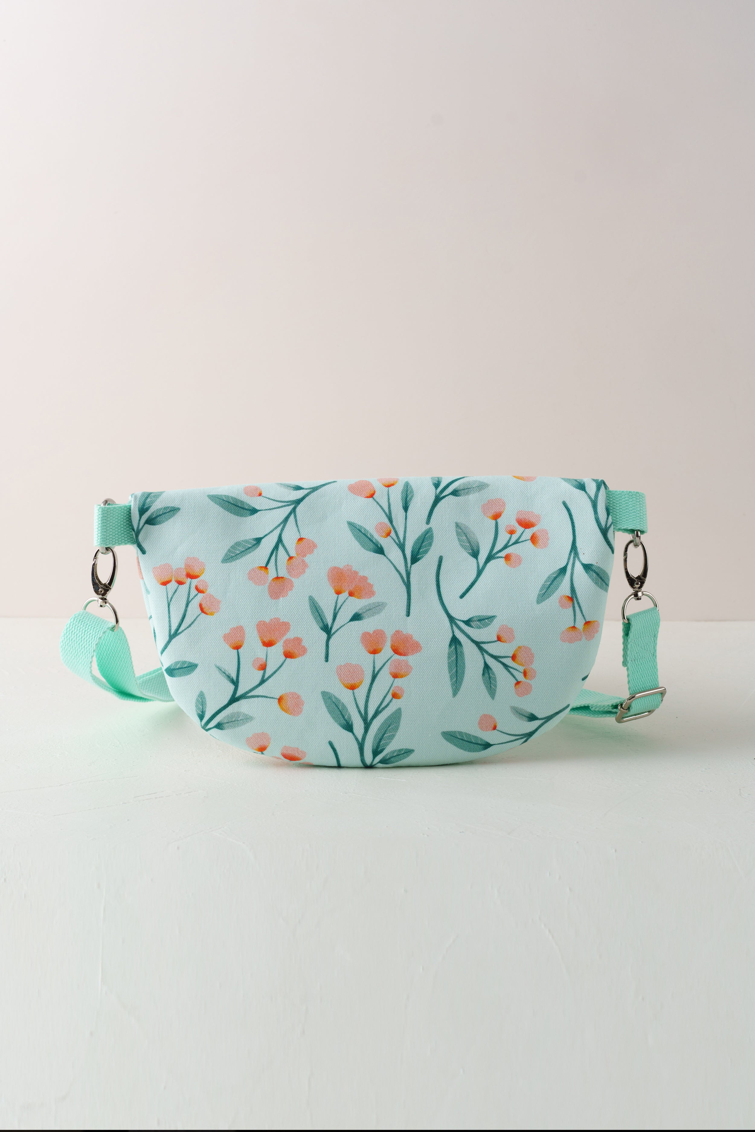 Bauchtasche mit Blütenmuster in Türkis und Rosa