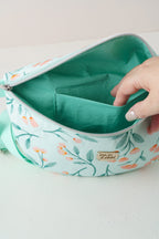 Bauchtasche mit Blütenmuster in Türkis und Rosa