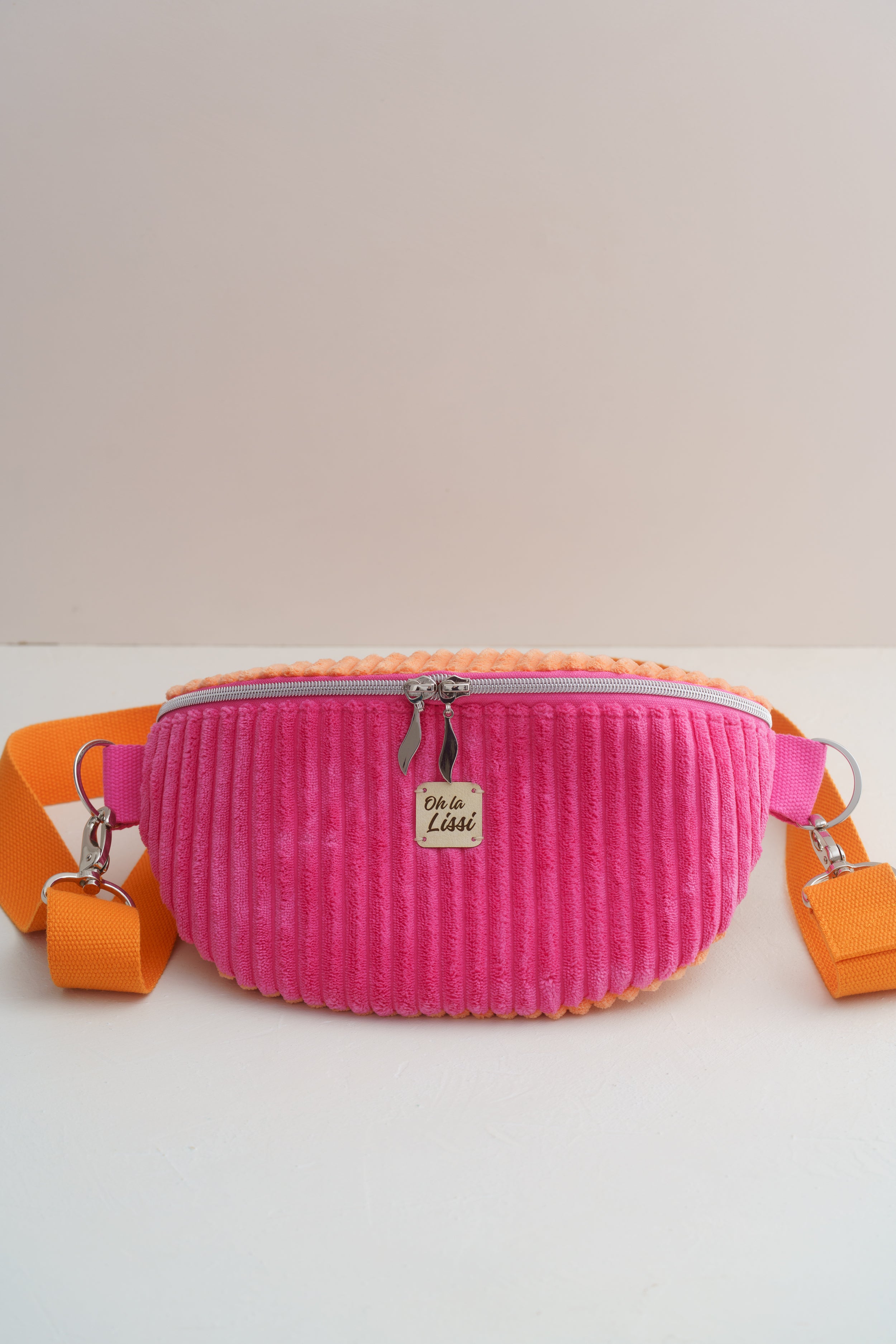 Handgenähte Crossbody Bag aus Cord in Pink und Orange