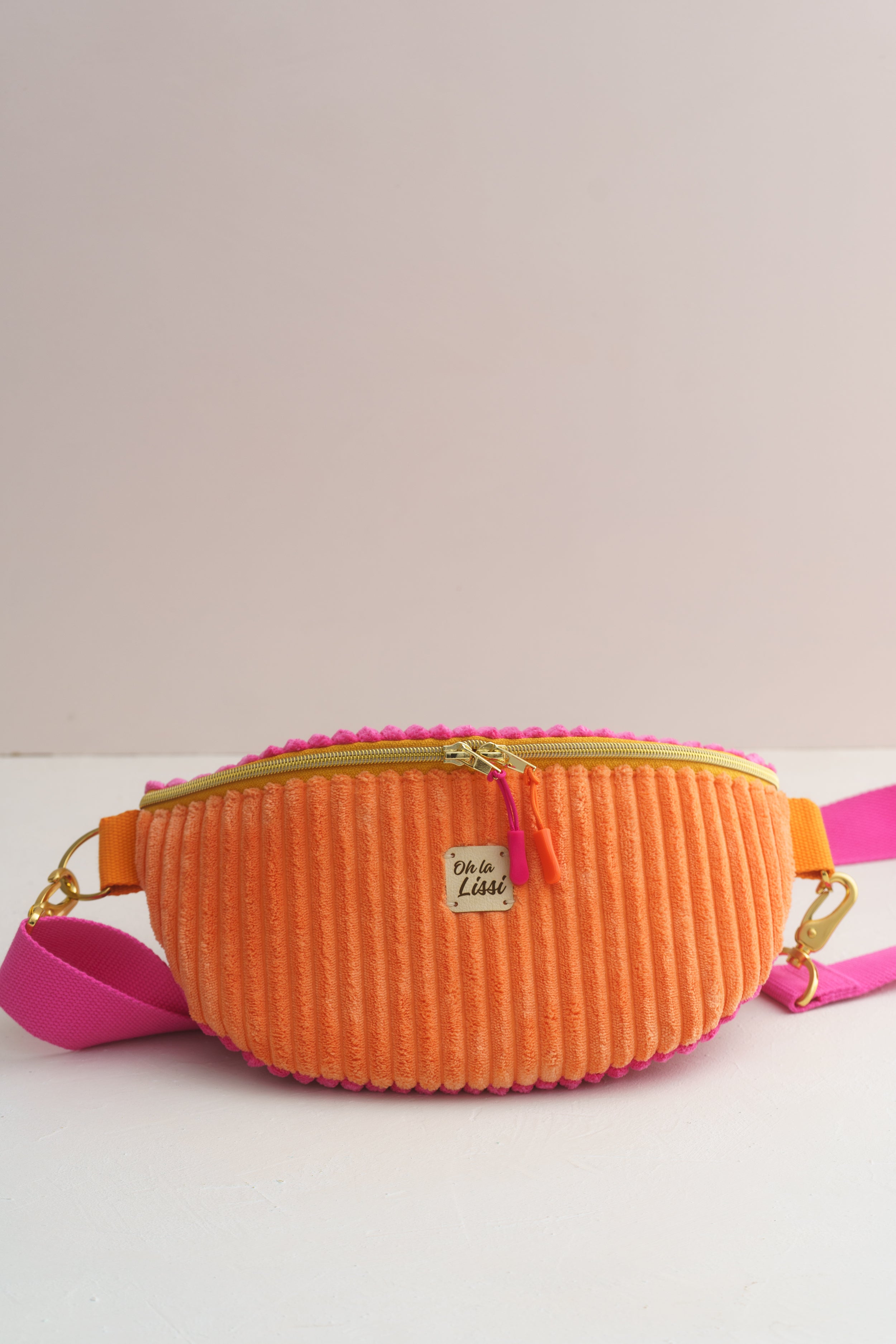 Handgenähte Crossbody Bag aus Cord in Orange und Pink