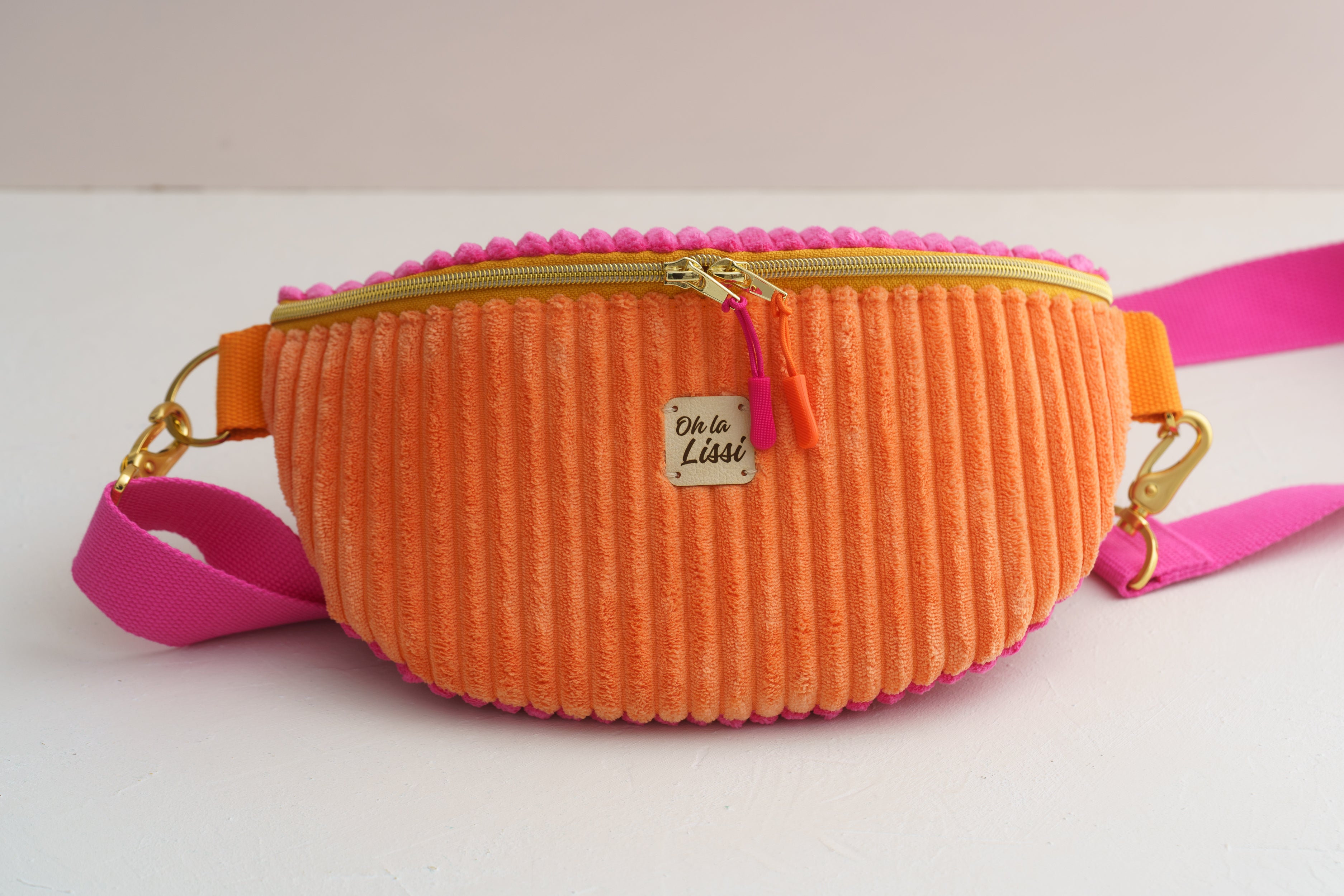 Handgenähte Crossbody Bag aus Cord in Orange und Pink