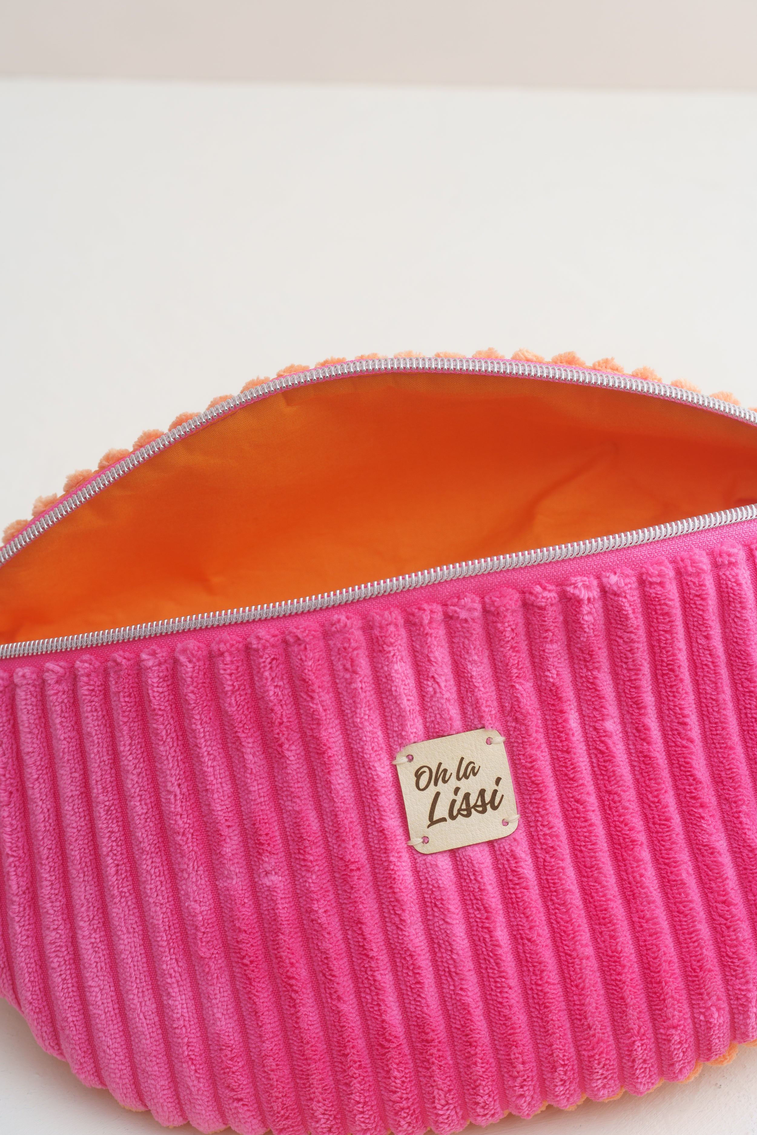 Handgenähte Crossbody Bag aus Cord in Pink und Orange