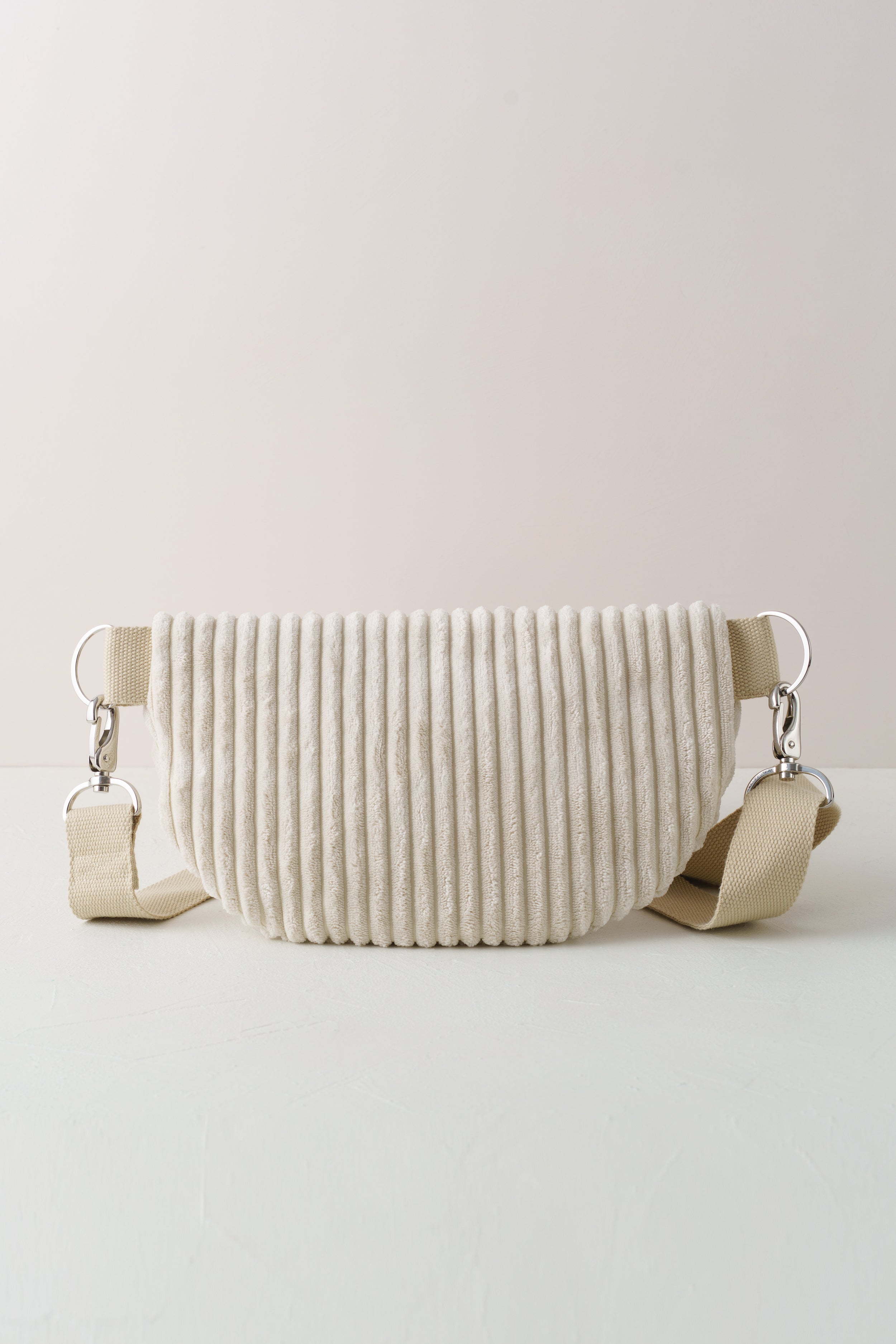 Bauchtasche aus beigem Cord handgenäht