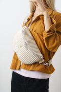 Bauchtasche aus beigem Cord handgenäht