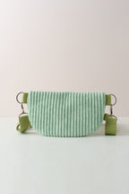 Hellgrüne Bauchtasche aus Cord handgenäht