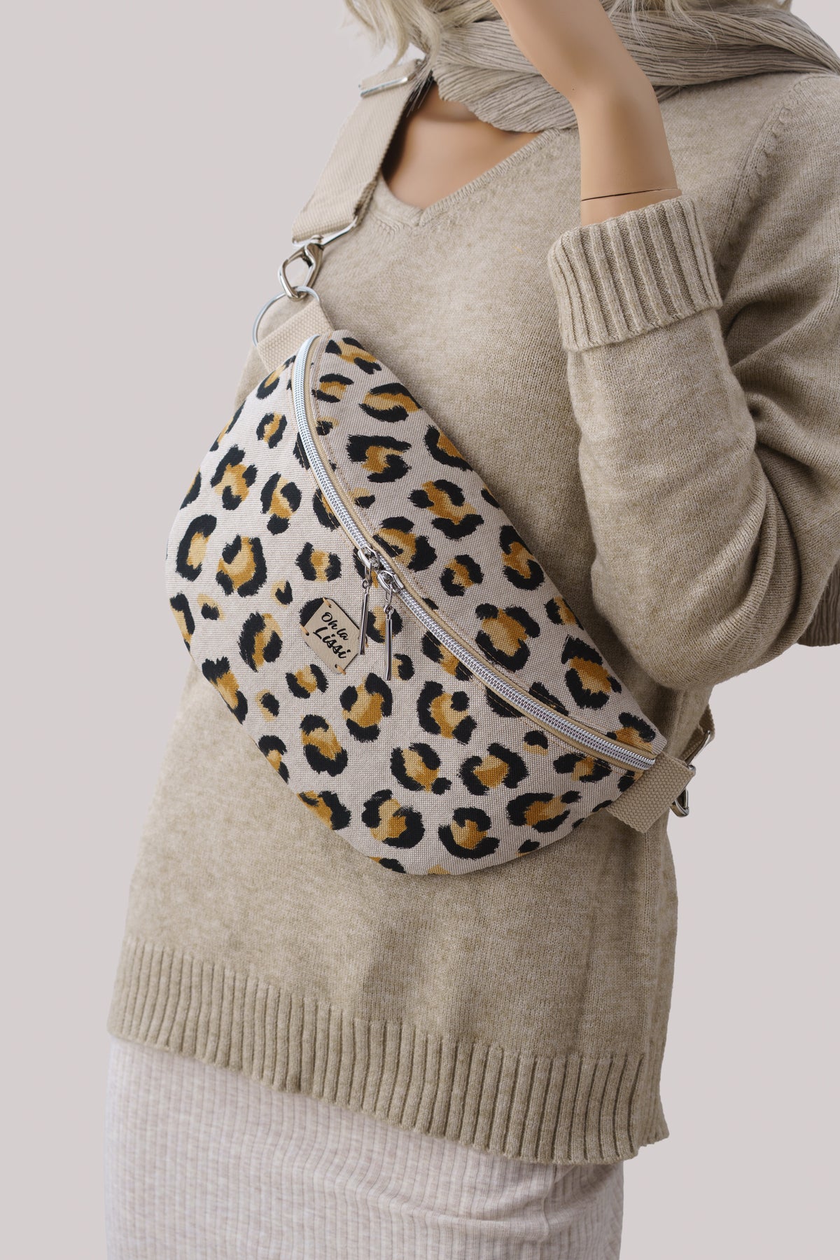 Bauchtasche "Leo" Beige – Crossbody Bag aus Canvas - Oh la Lissi