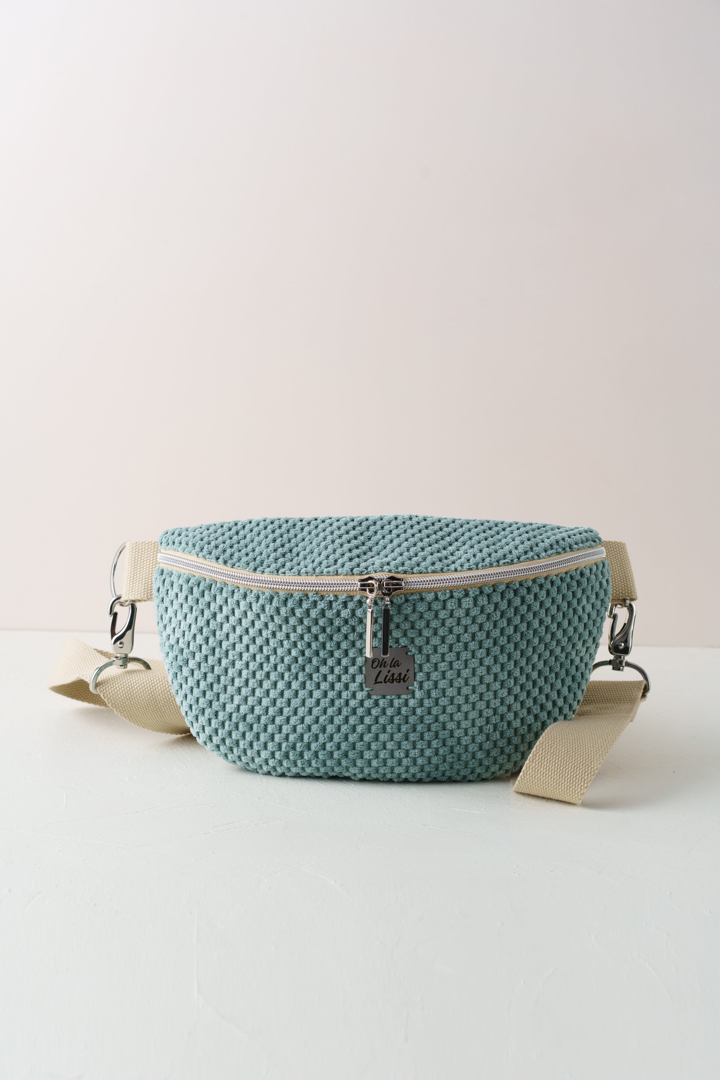 Bauchtasche aus wasserabweisendem Waffelcord altgrün handgenäht