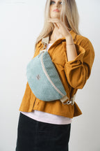 Bauchtasche aus wasserabweisendem Waffelcord altgrün handgenäht