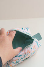 Kosmetiktasche Blüten wasserabweisend | Kleine Wetbag Boxy Bag