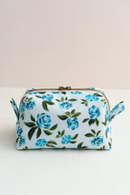 Kosmetiktasche Blüten Blau wasserabweisend | Kleine Boxy Bag