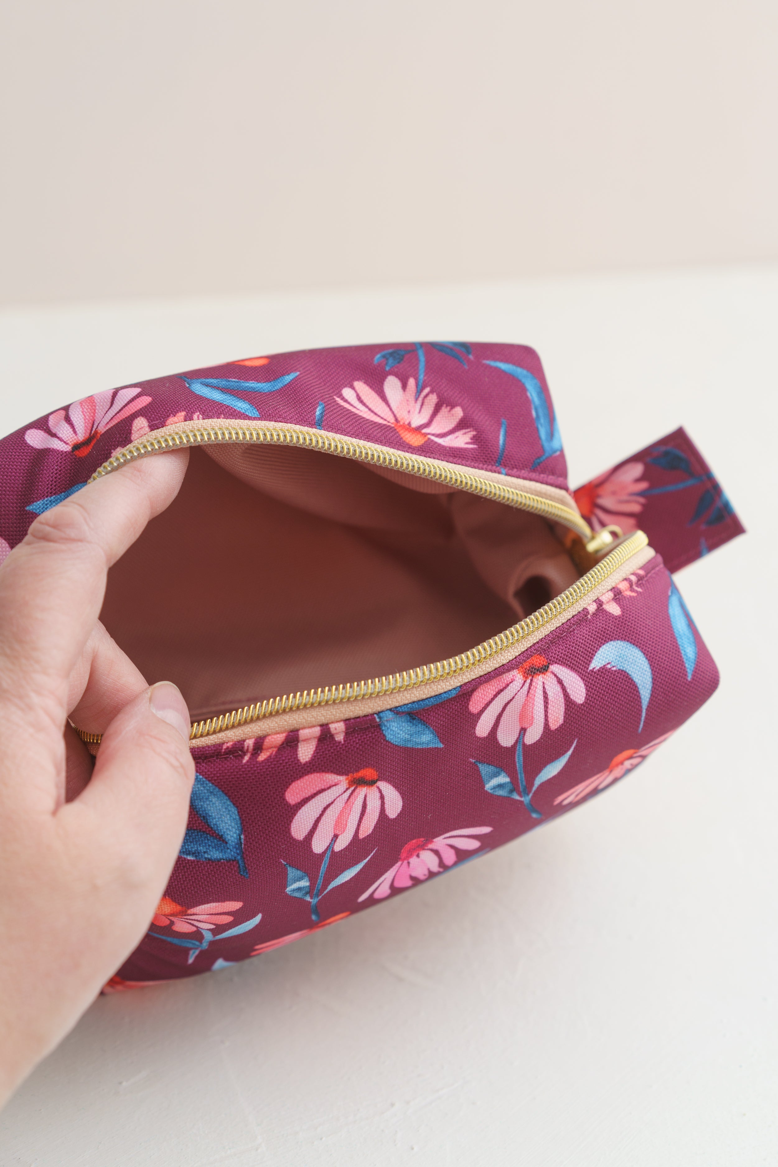 Kosmetiktasche Blumen Magenta | Kleine Wetbag Boxy Bag