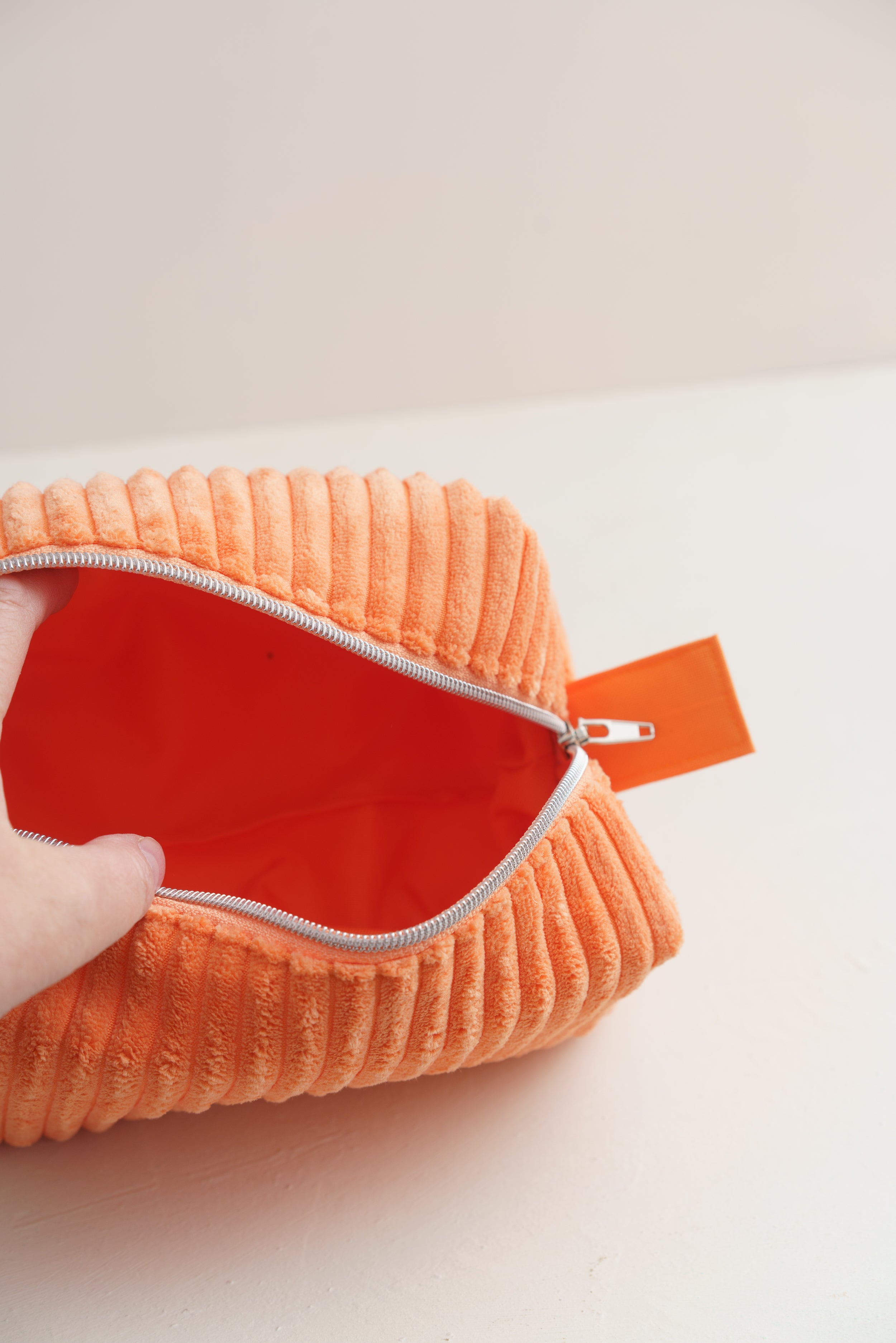 Kosmetiktasche Orange Cord handgenäht | Boxy Bag für Alltag und Reise