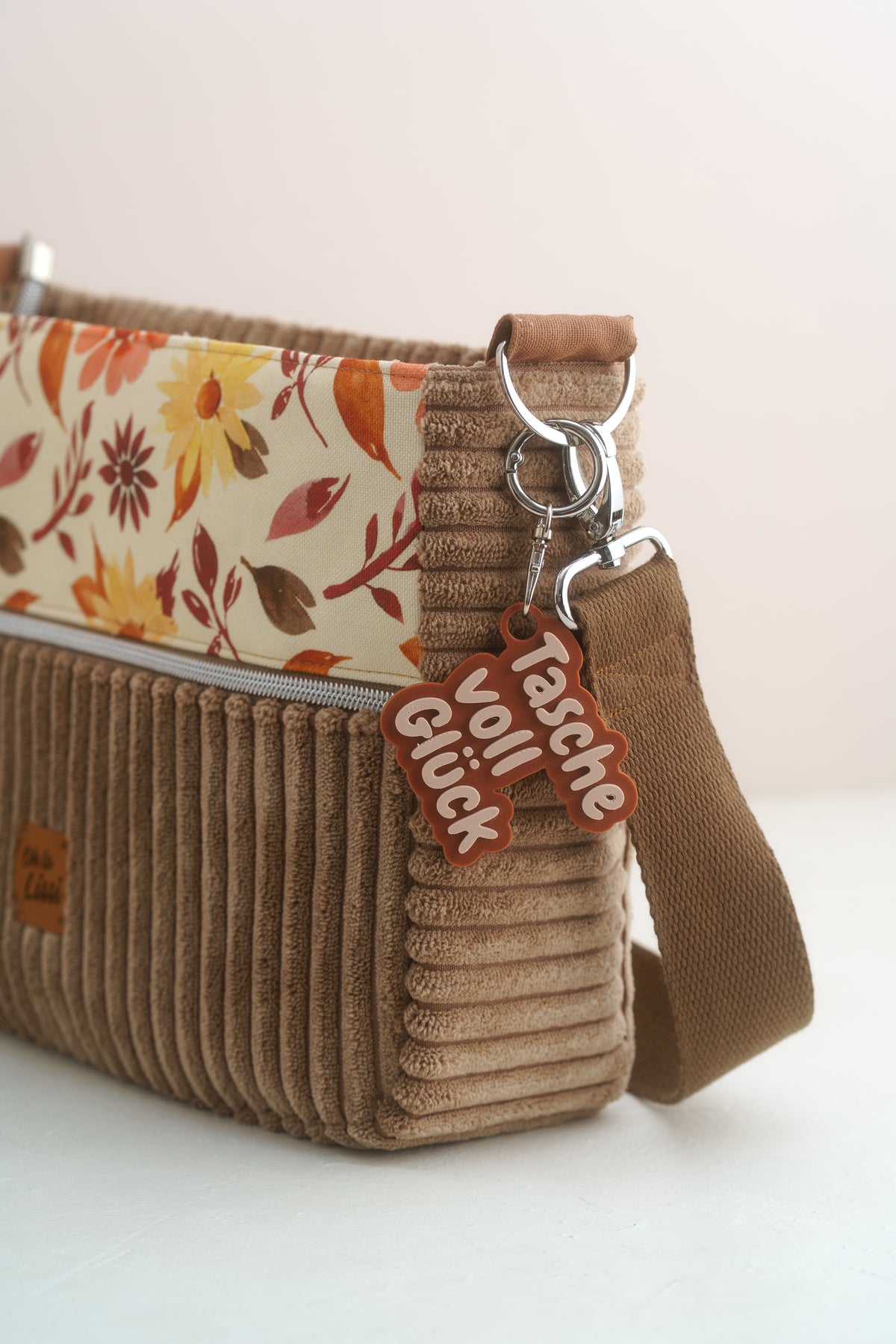Umhängetasche "Aquarellblumen" Braun – Crossbody Bag aus Cord und Canvas - Oh la Lissi