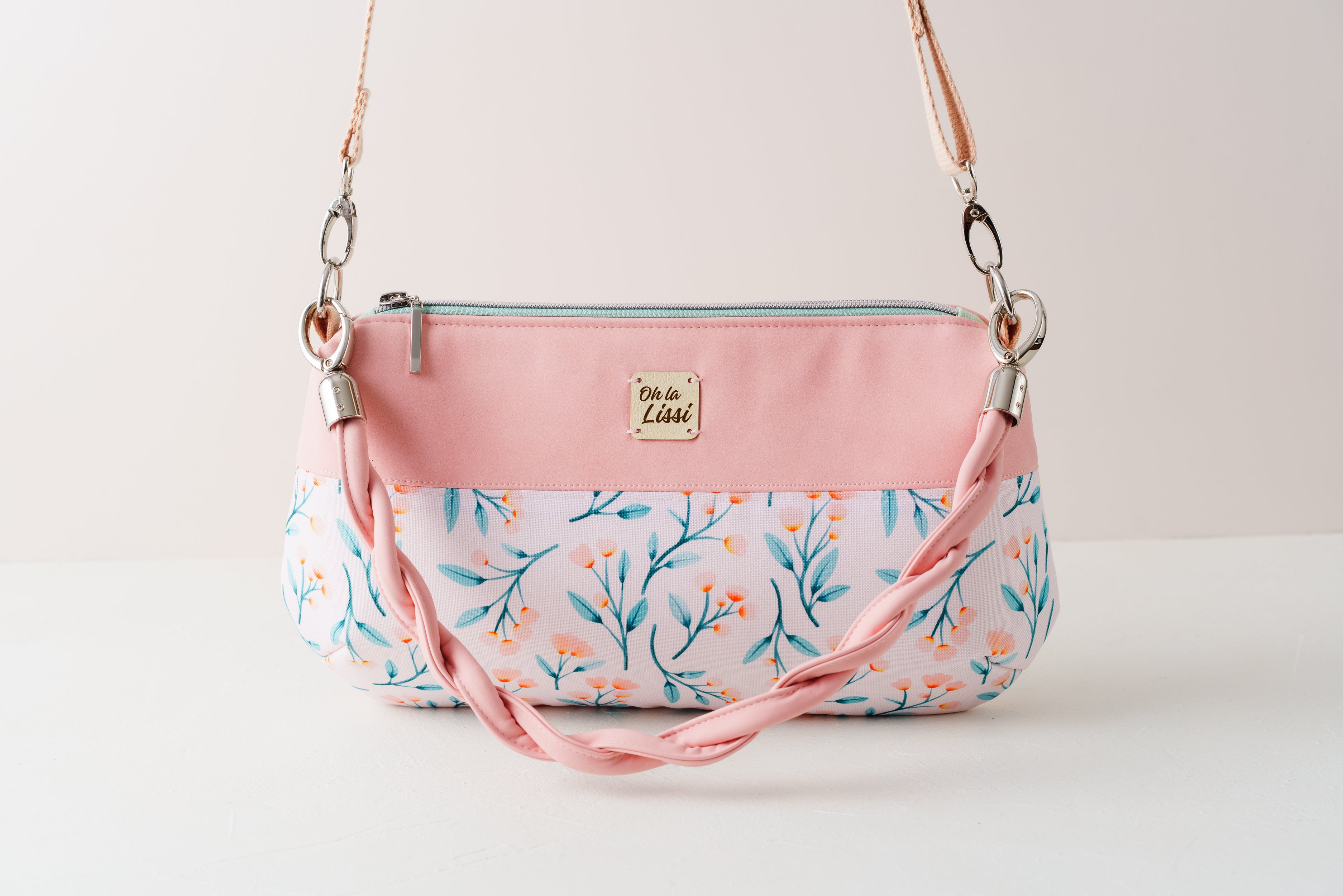 Crossbody Bag, Schultertasche und Handtasche in Rosé mit Blütenmuster