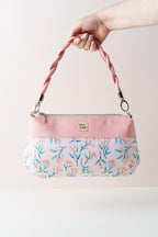 Crossbody Bag, Schultertasche und Handtasche in Rosé mit Blütenmuster