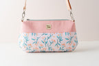 Crossbody Bag, Schultertasche und Handtasche in Rosé mit Blütenmuster