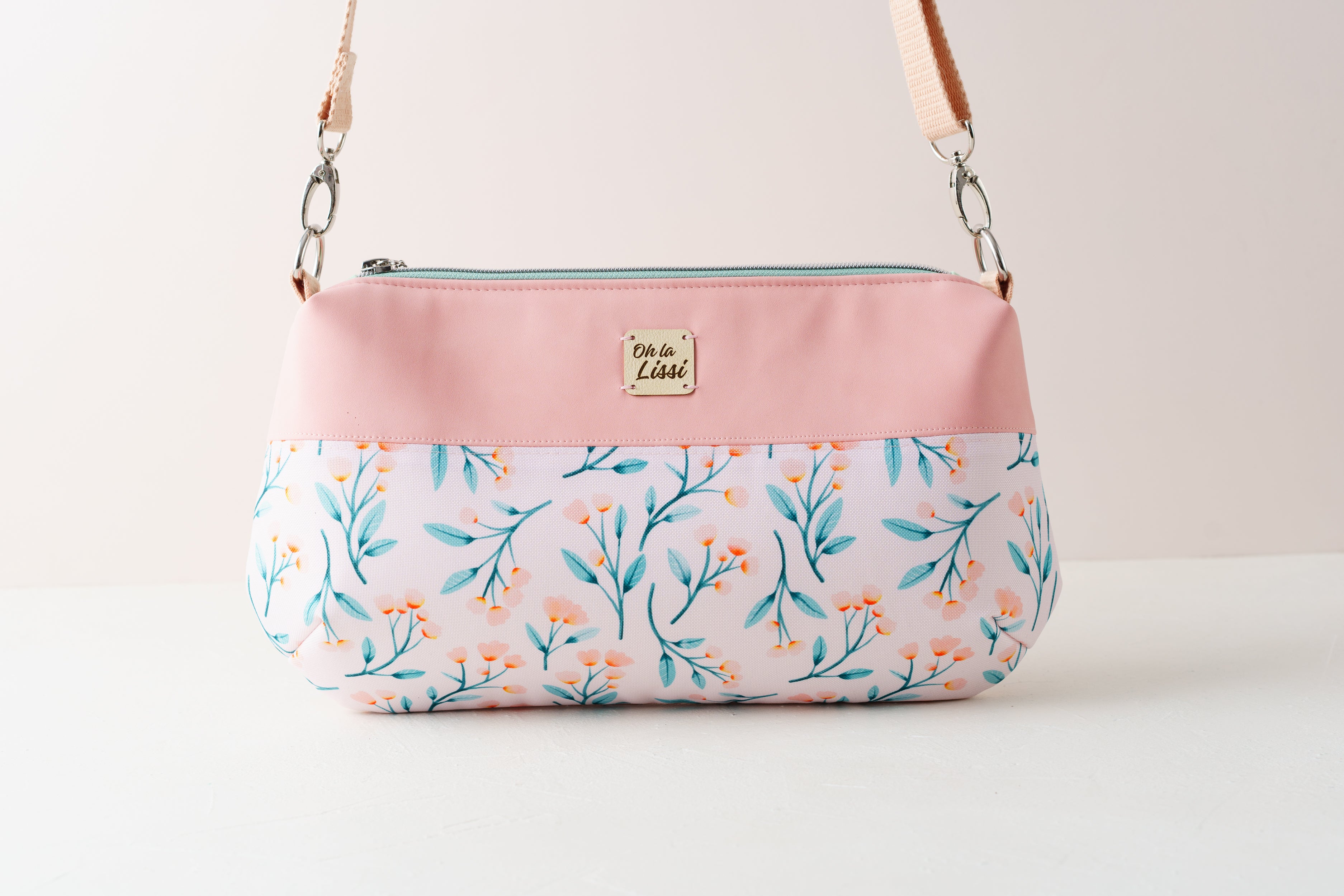 Crossbody Bag, Schultertasche und Handtasche in Rosé mit Blütenmuster