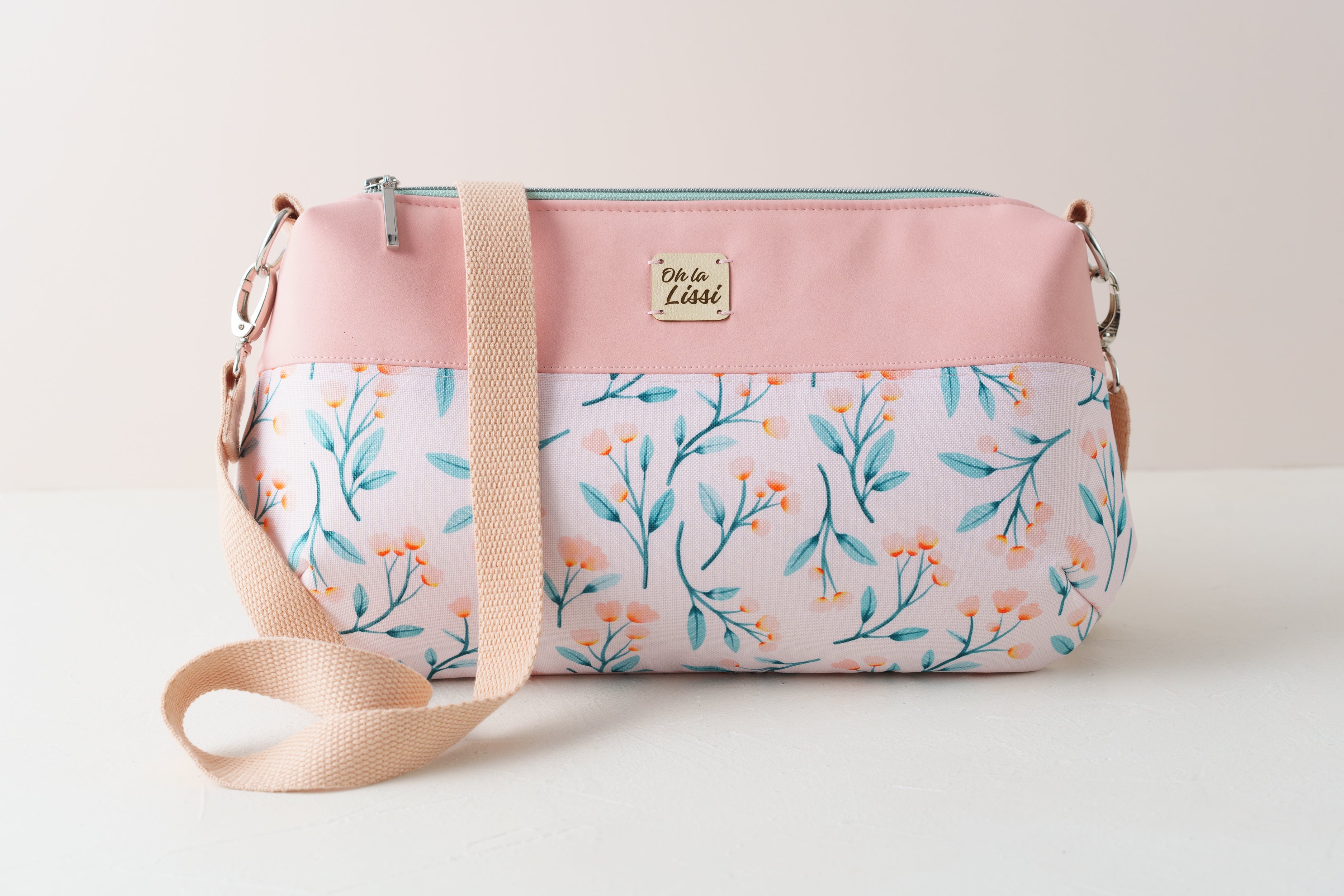 Crossbody Bag, Schultertasche und Handtasche in Rosé mit Blütenmuster