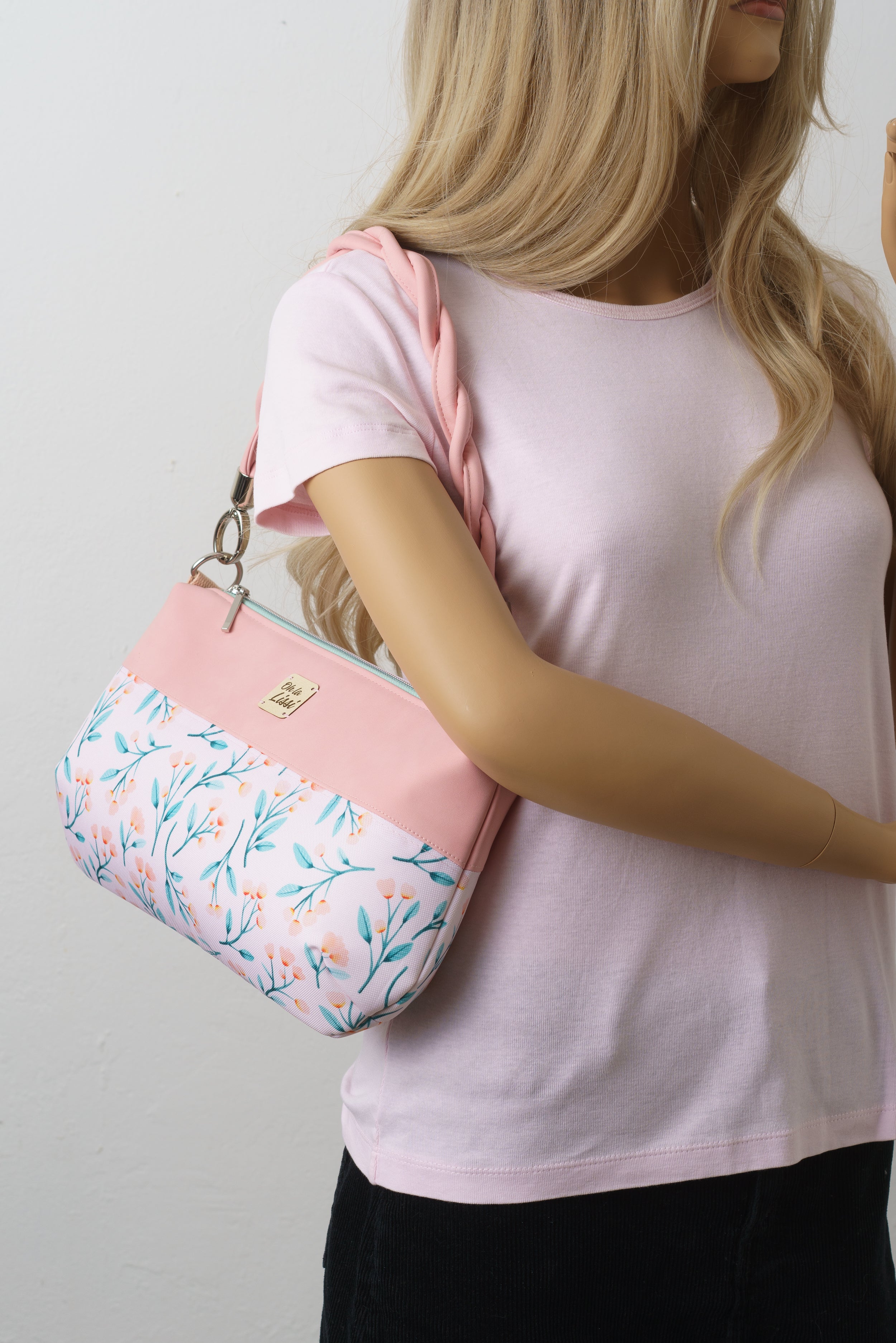 Crossbody Bag, Schultertasche und Handtasche in Rosé mit Blütenmuster