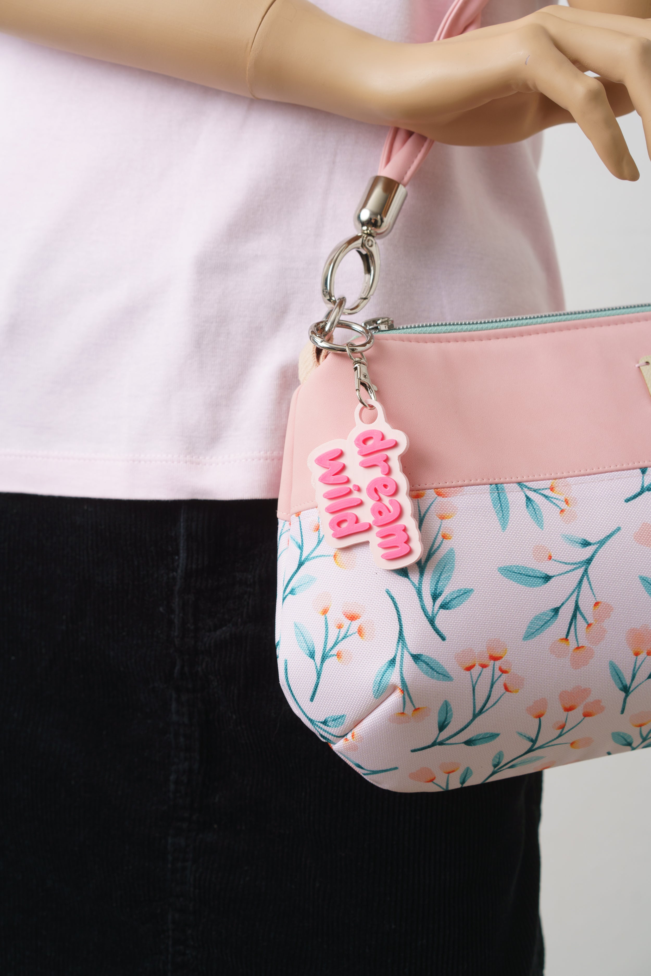 Crossbody Bag, Schultertasche und Handtasche in Rosé mit Blütenmuster
