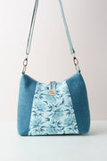 Crossbody Bag mit Pfingstrosenmuster in Blau und Petrol
