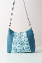 Crossbody Bag mit Pfingstrosenmuster in Blau und Petrol