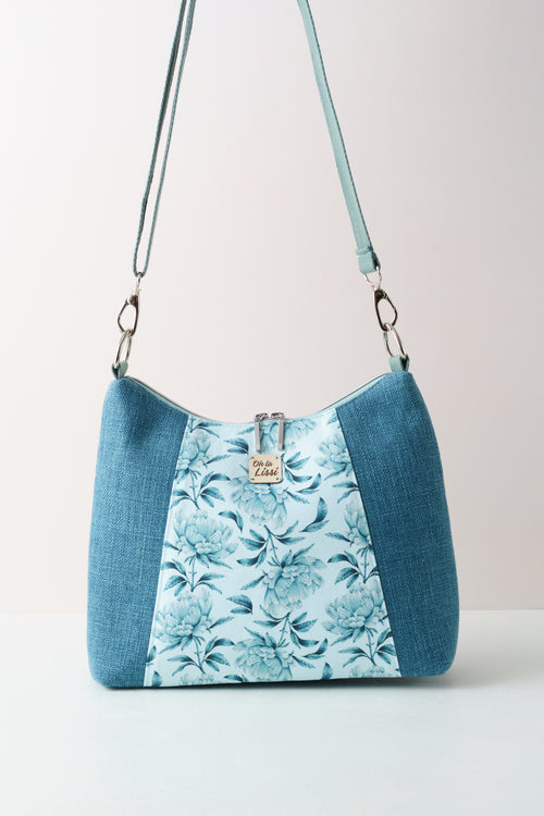 Crossbody Bag mit Pfingstrosenmuster in Blau und Petrol - Oh la Lissi