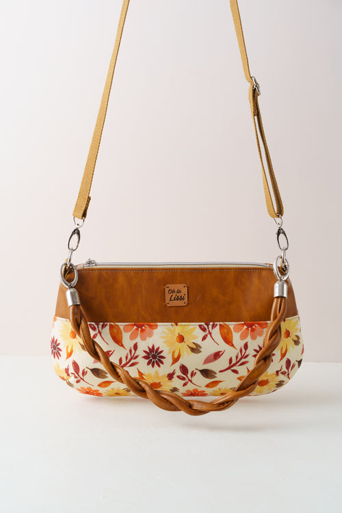 Crossbody Bag und Schultertasche mit Blumenmuster in Braun - Oh la Lissi